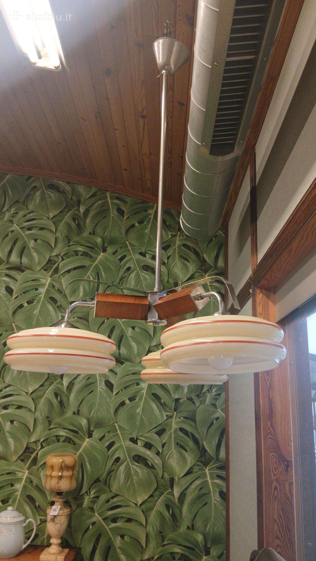 Art Deco baldai ir šviestuvai