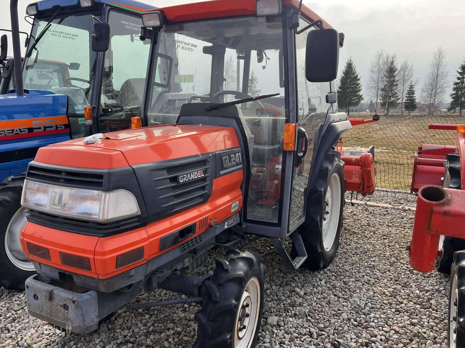 Kubota ĮVAIRIŲ MODELIŲ, traktoriai
