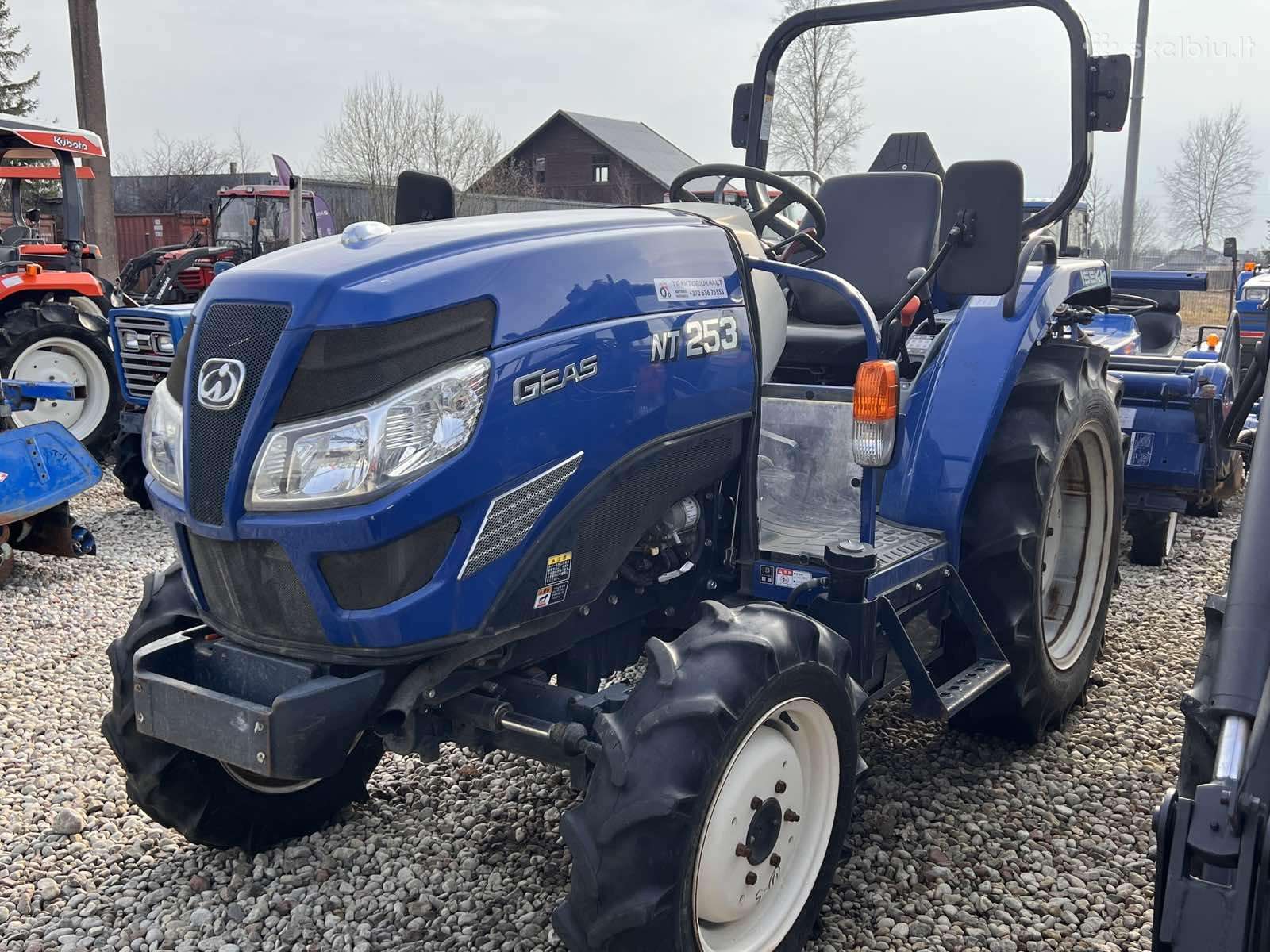 Kubota ĮVAIRIŲ MODELIŲ, traktoriai