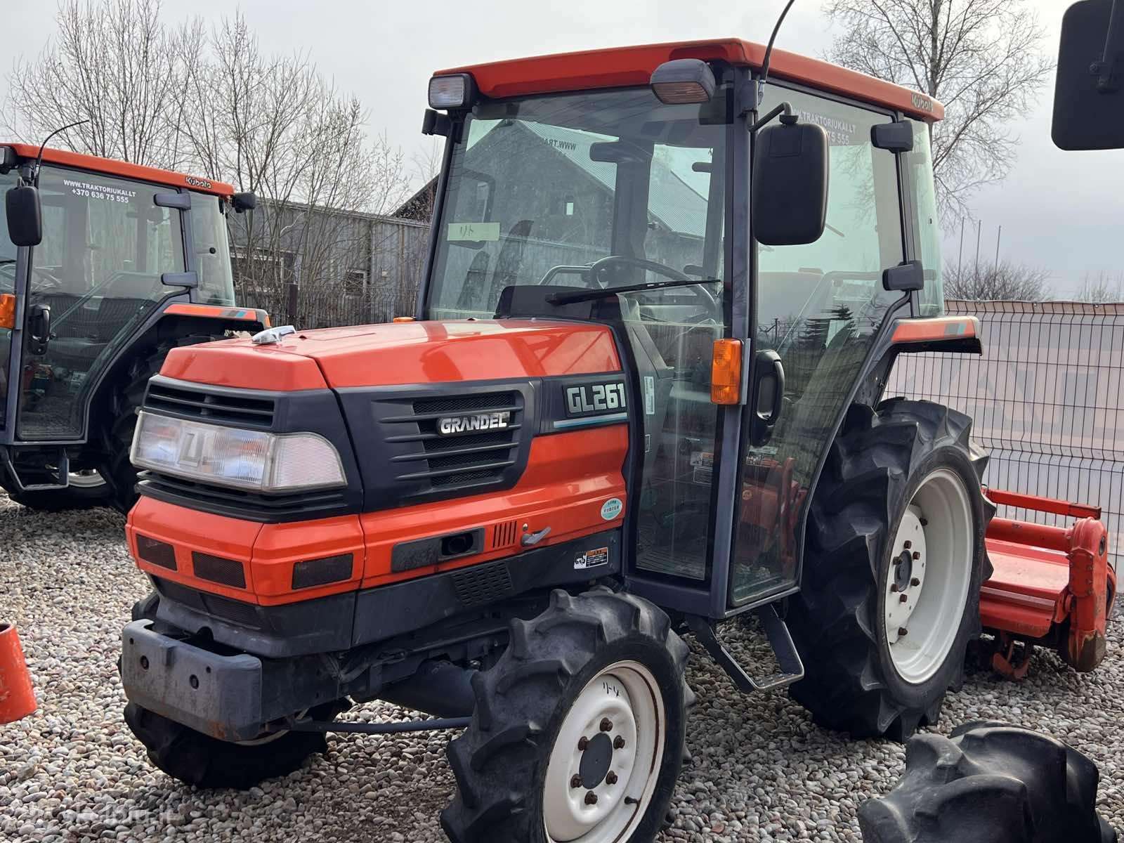 Kubota ĮVAIRIŲ MODELIŲ, traktoriai