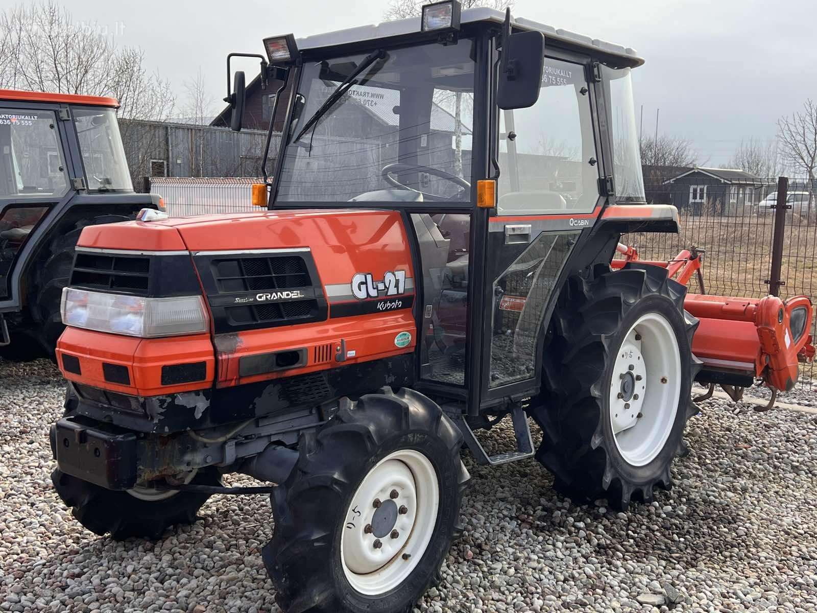 Kubota ĮVAIRIŲ MODELIŲ, traktoriai