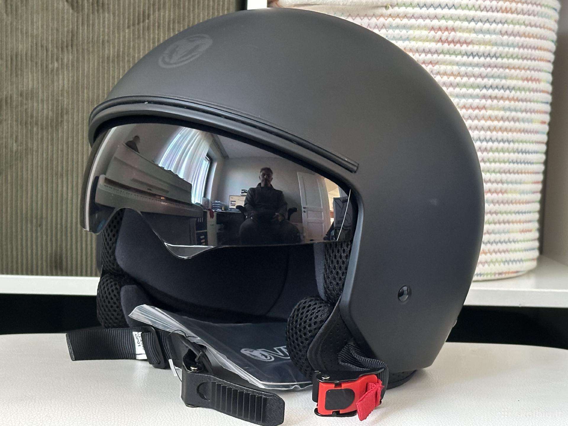 Motociklo šalmas Ovix su stiklu dydis XL – 76€