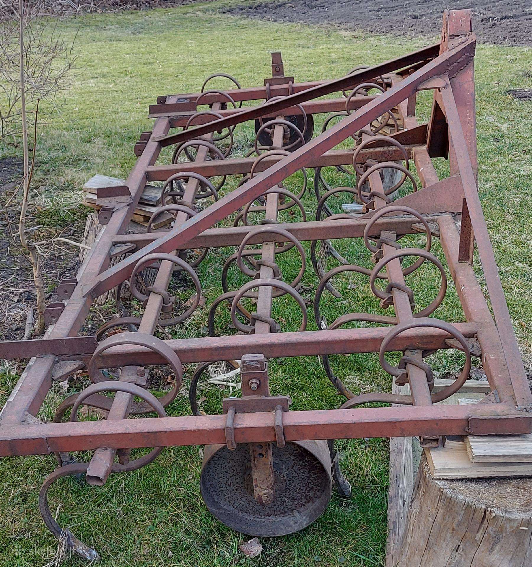 Plūgas 2 korpusų,kultivatorius.