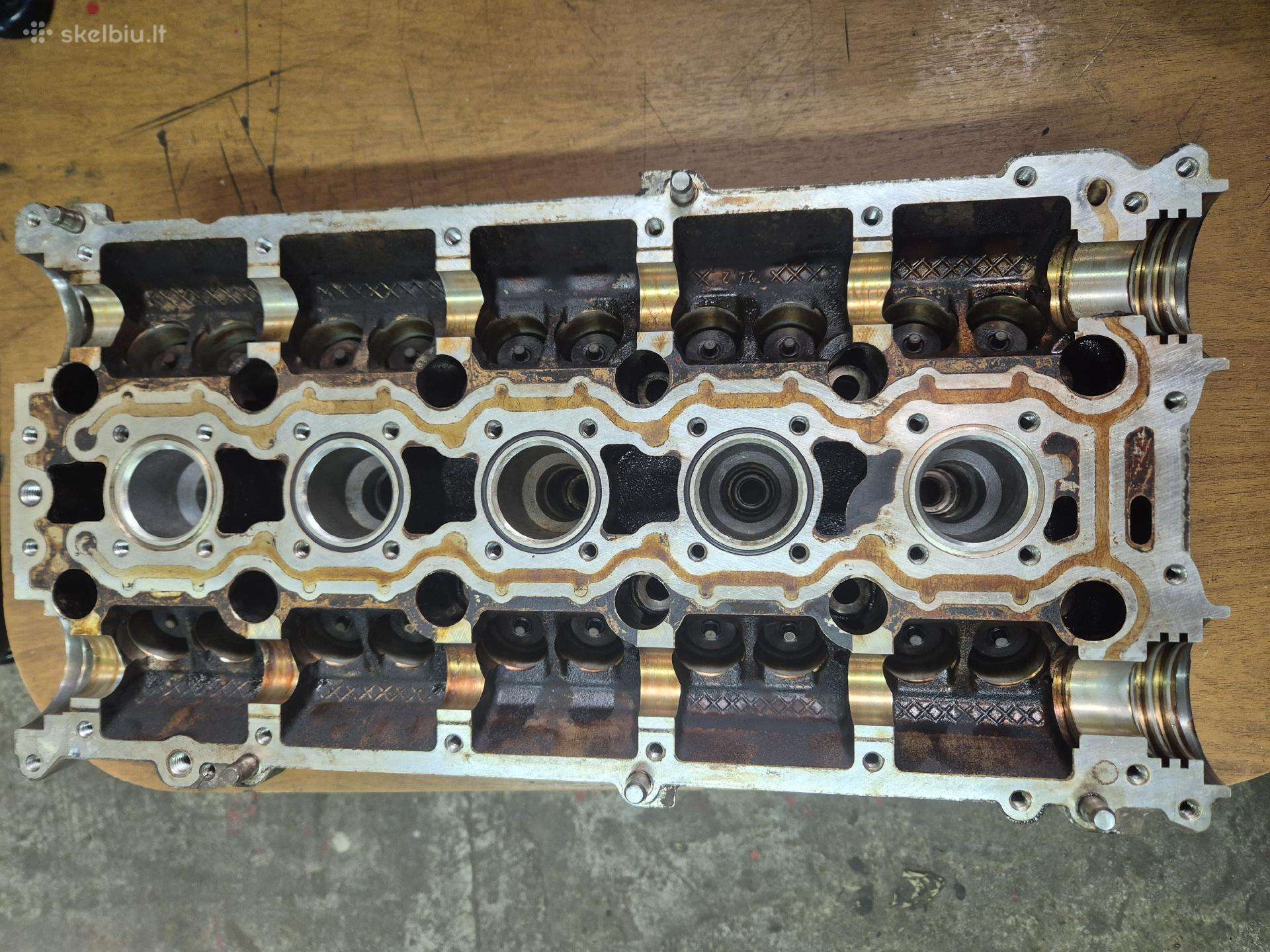 Volvo XC90 cylinder head