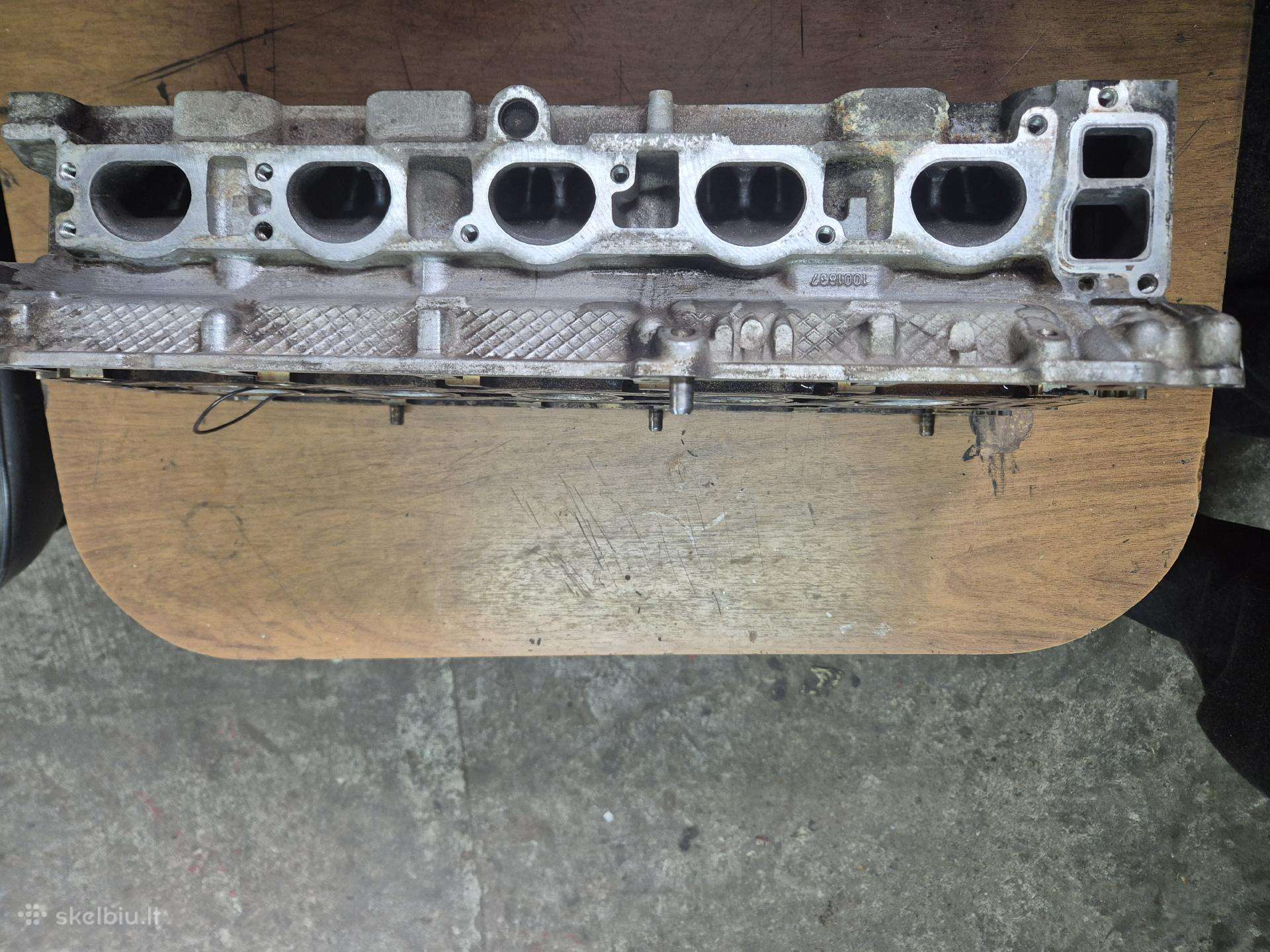 Volvo XC90 cylinder head