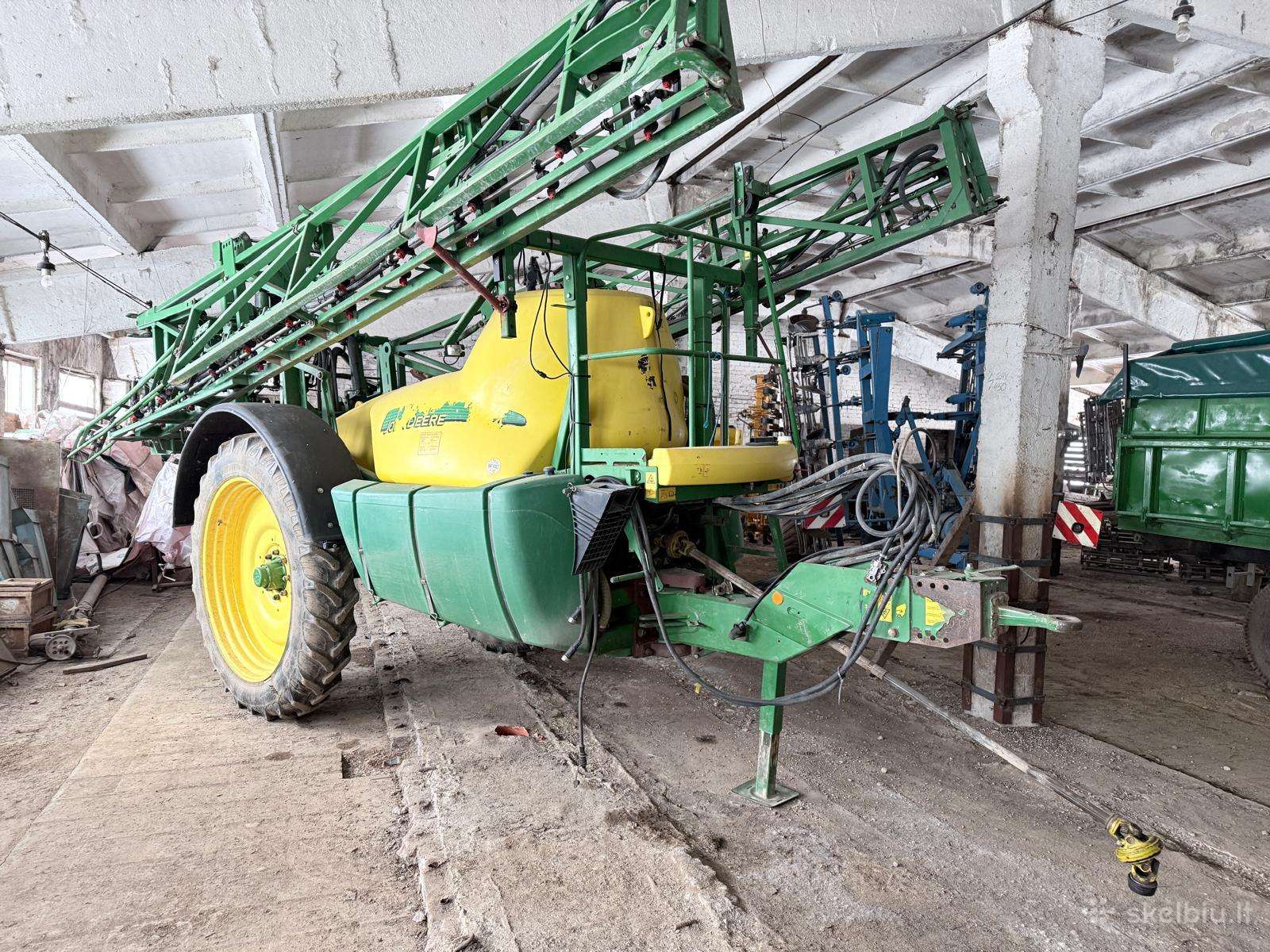 John Deere 724, sprayers