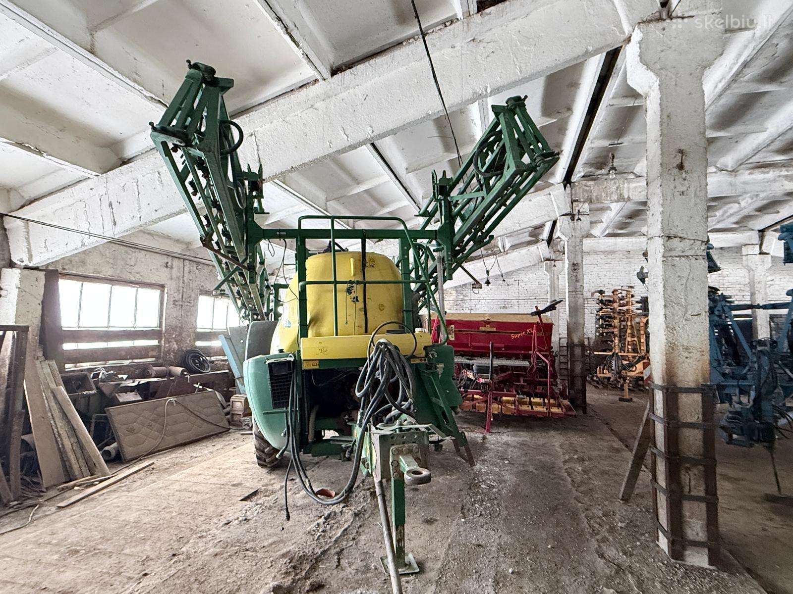 John Deere 724, sprayers