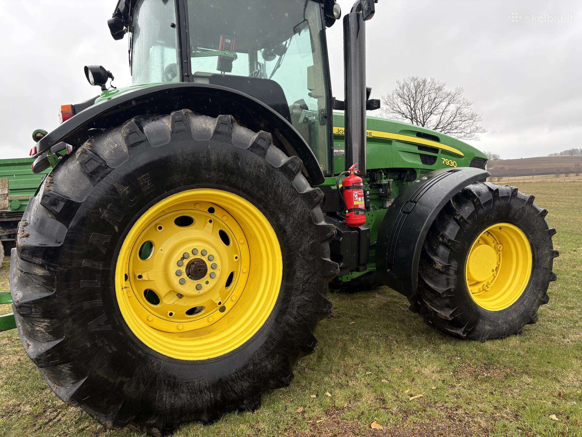 John Deere 7930, tractors