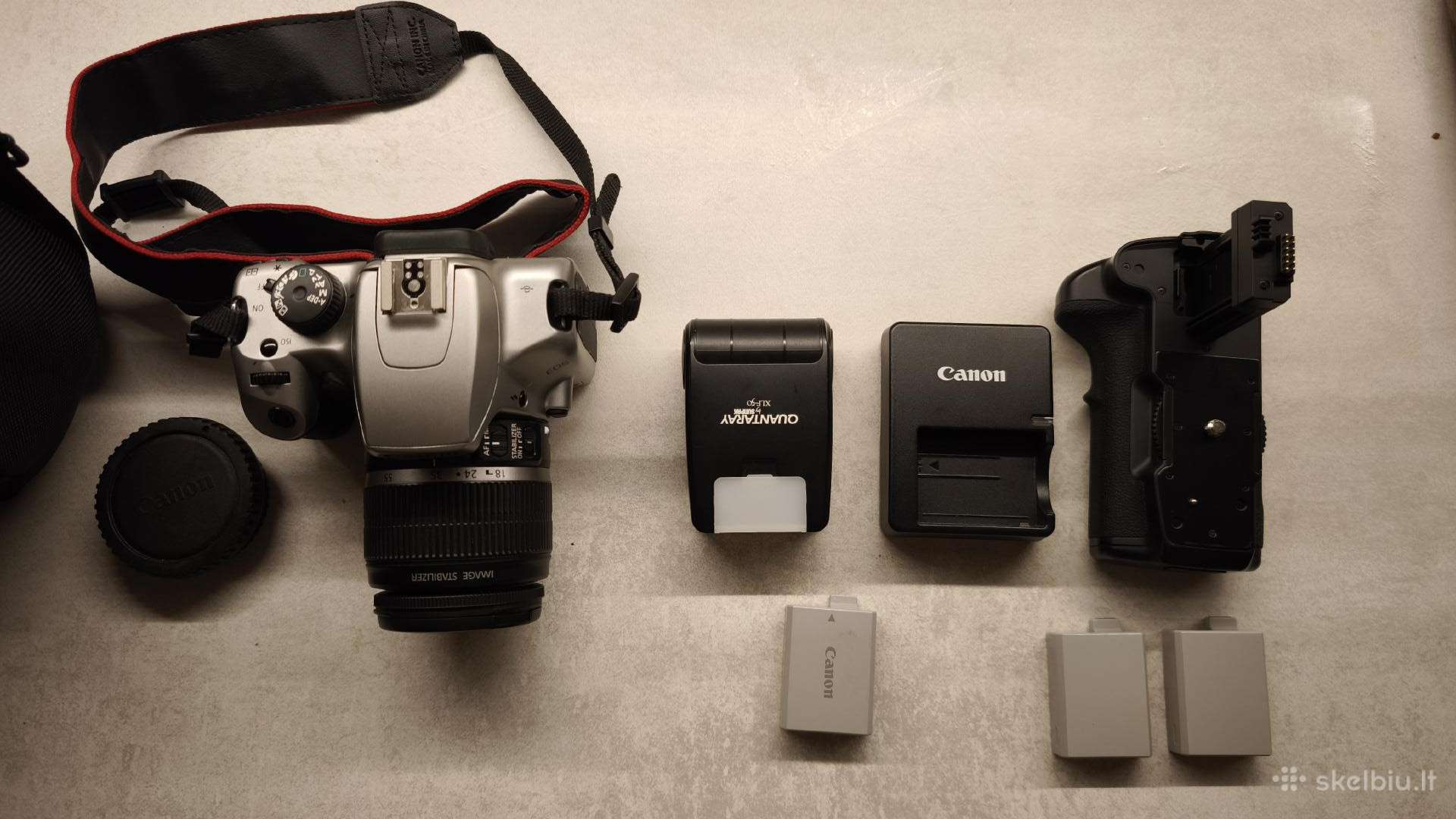 Canon EOS 1000d (Rebel XS) fotoaparatas.