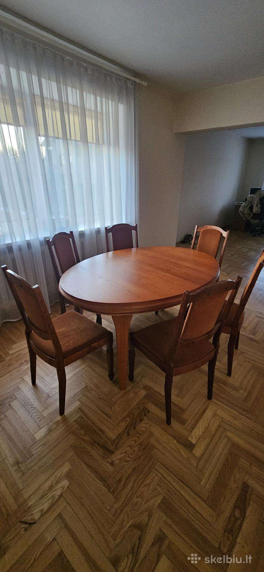 Valgomojo stalas su 6 kėdėm