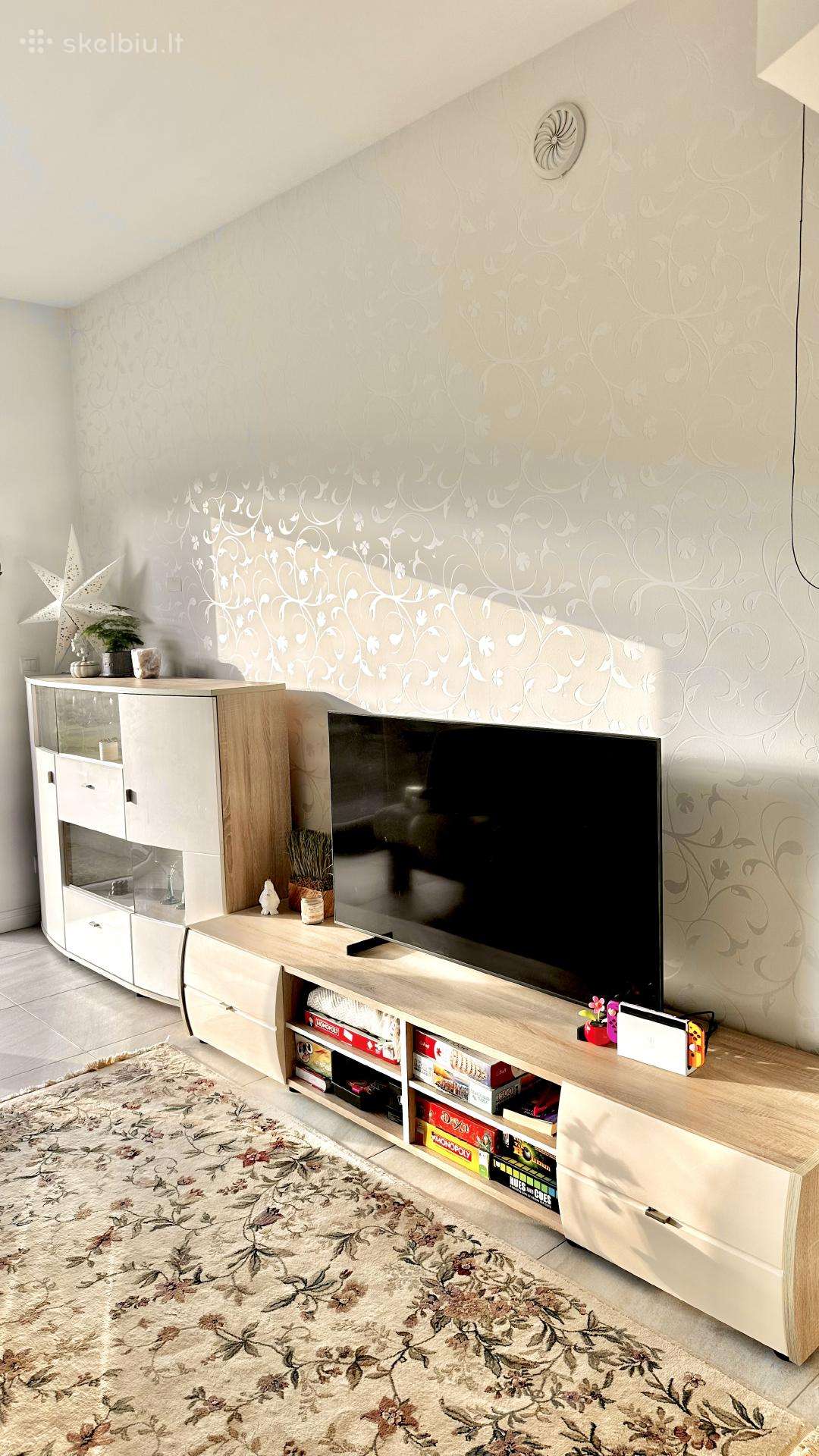 Modernus komodos ir TV staliuko komplektas