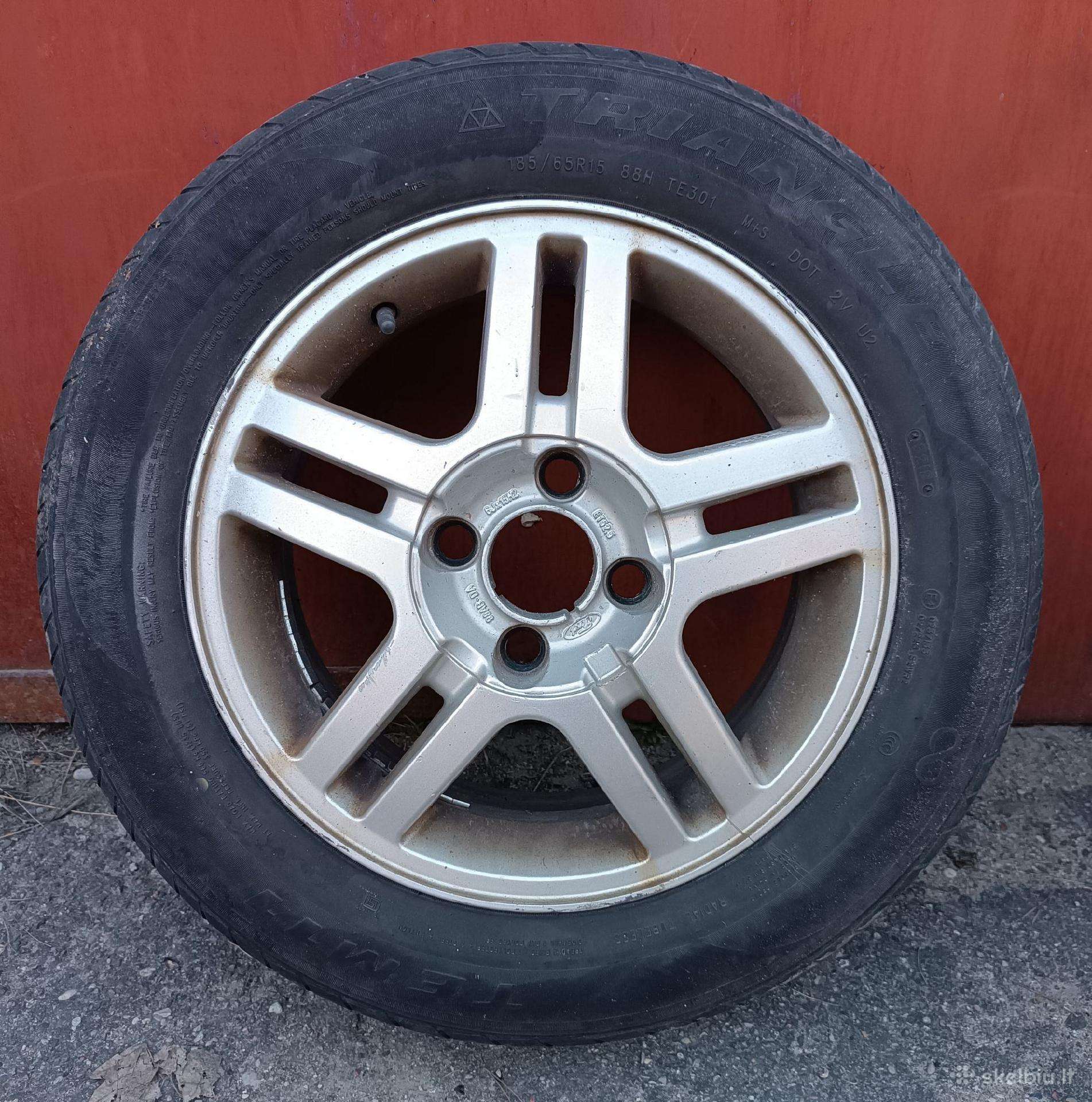 Ratlankiai R15 Ford su vasarinėmis padangomis