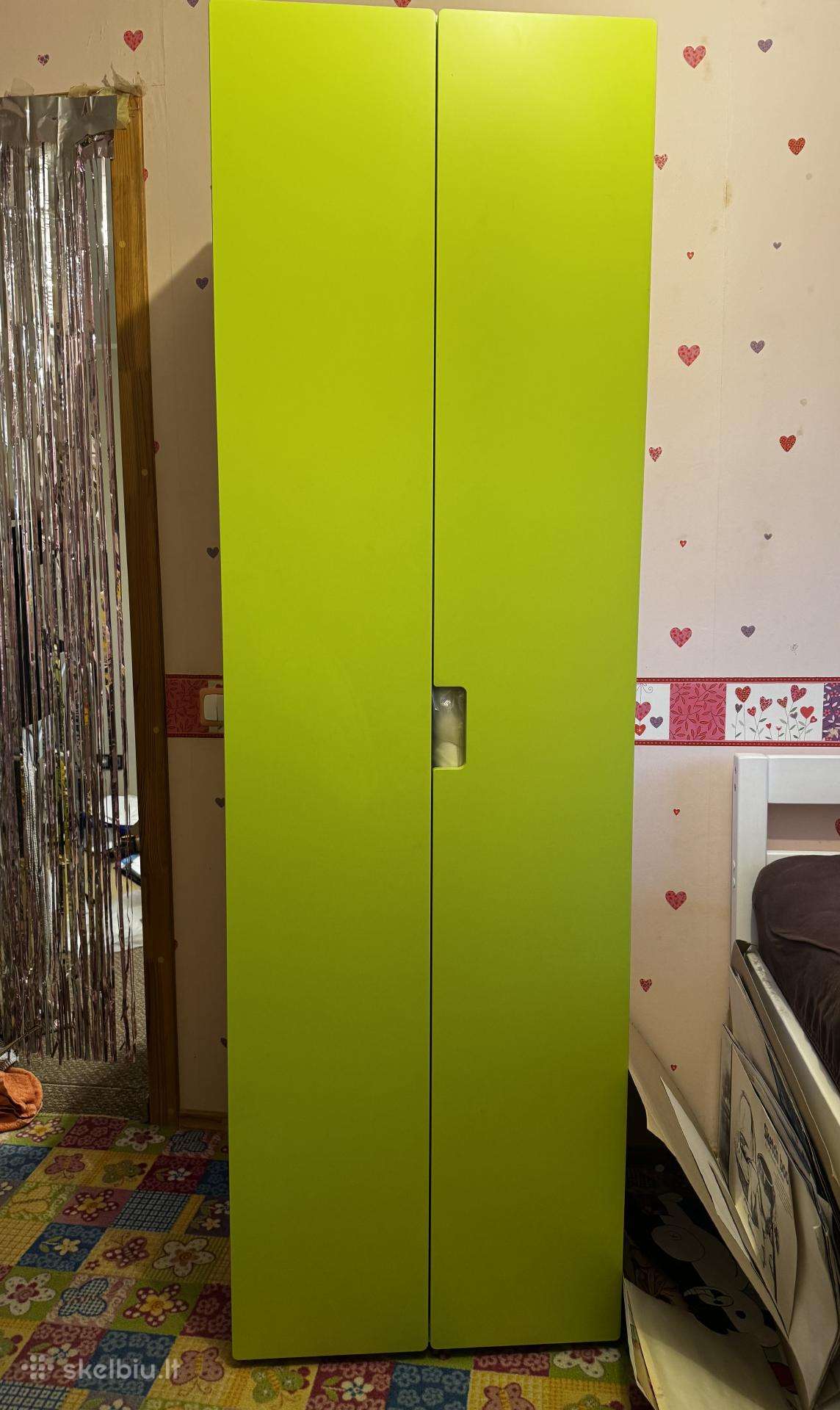 Ikea vaikų kambario spintelės ir spinta