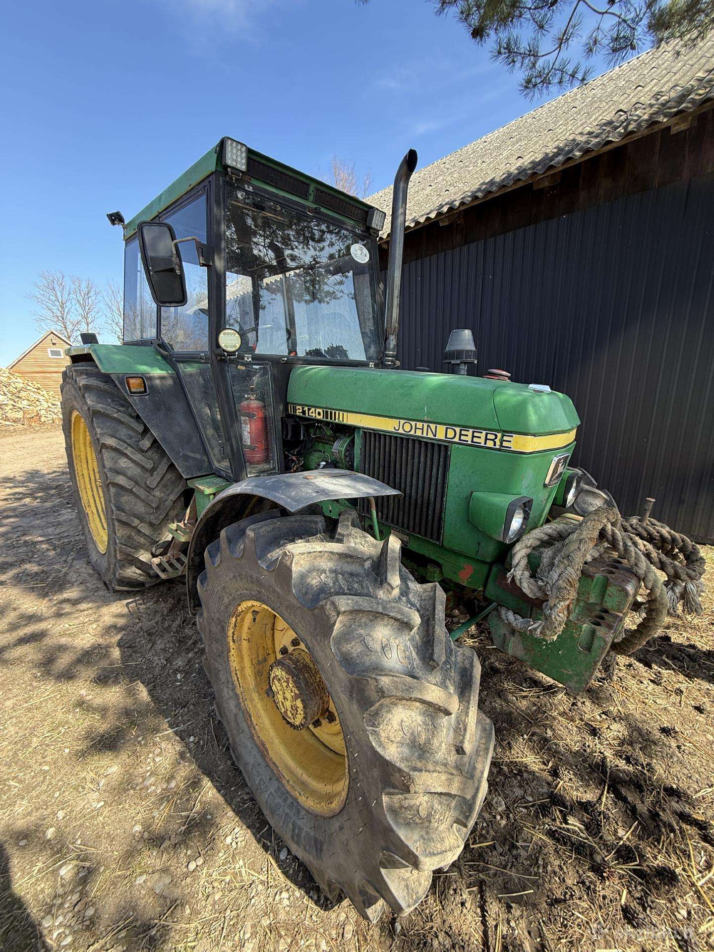 John Deere 2140