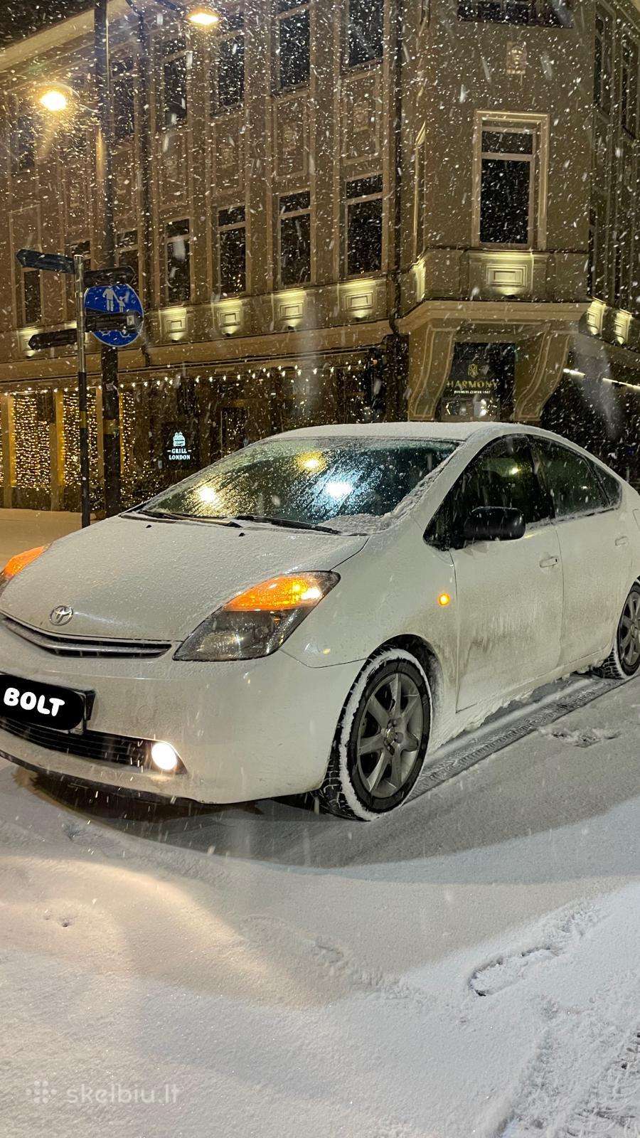 Toyota Prius, sedanas