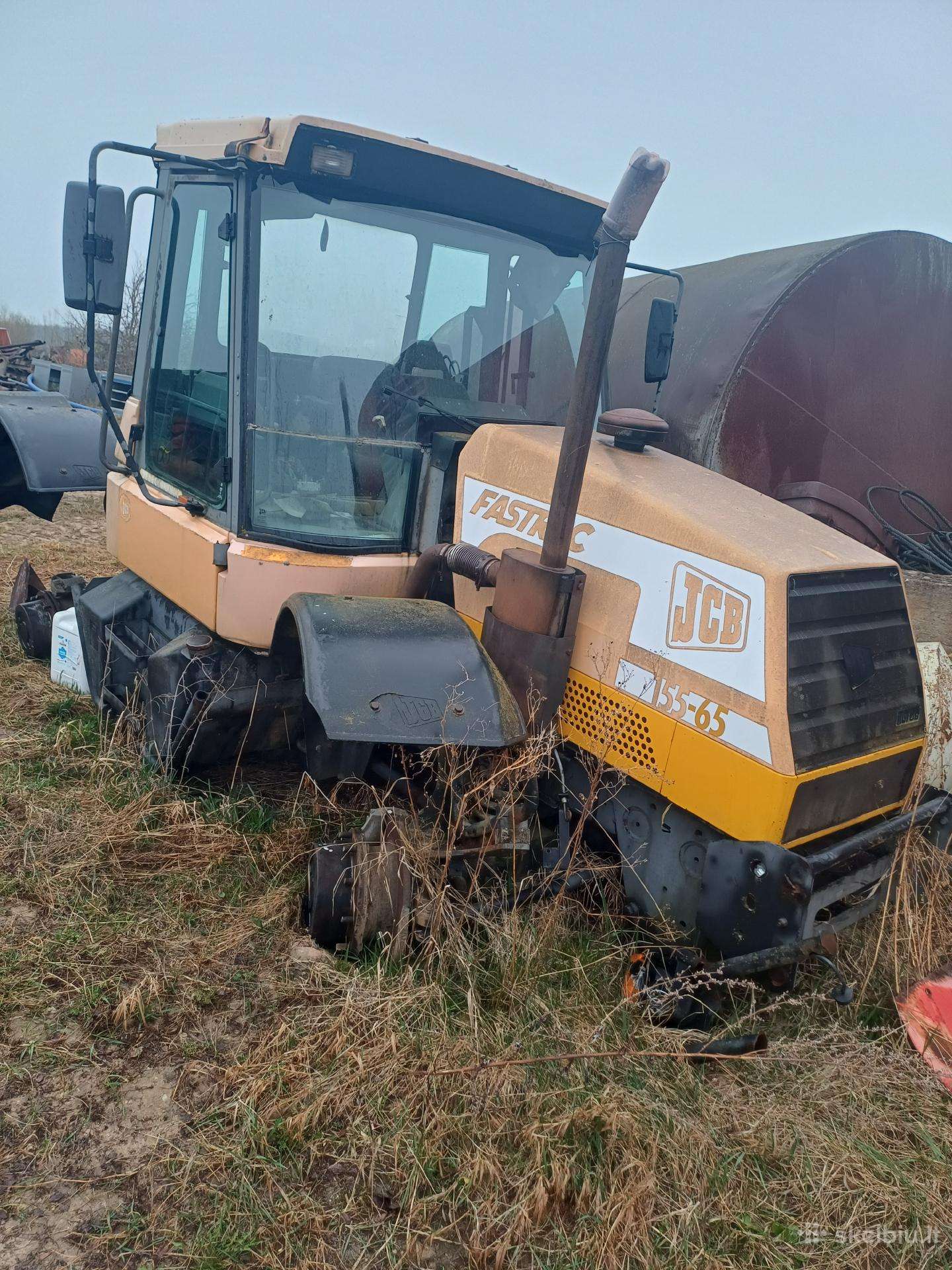 Parduodu traktoriu JCB Fastrac dalimis