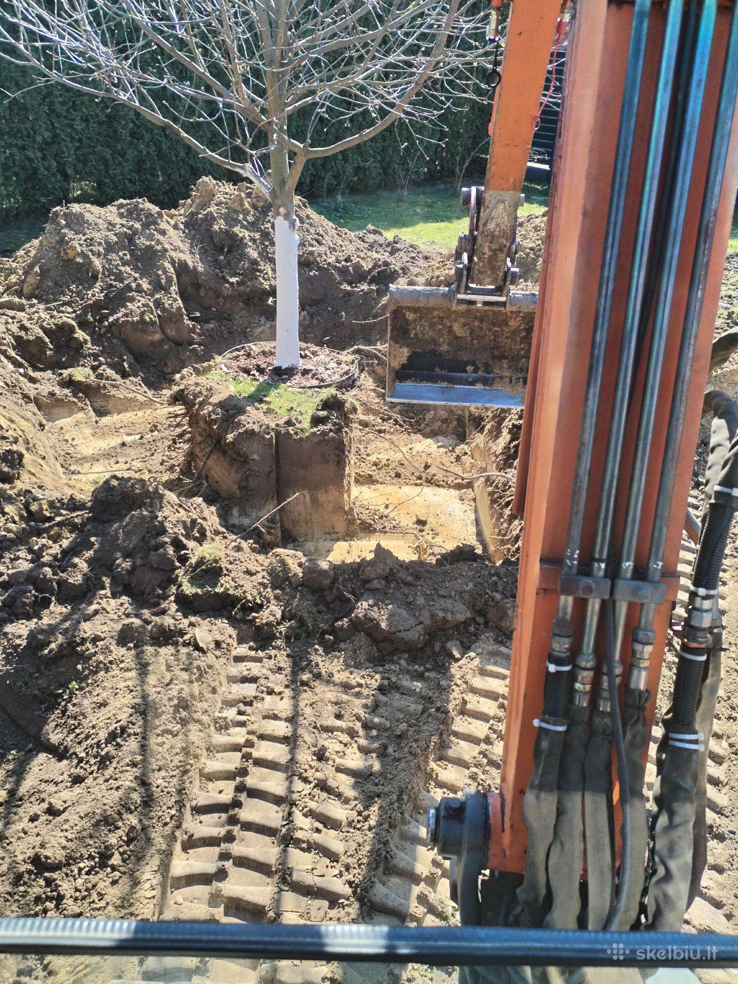 Hitachi 25, žemės ūkio technikos nuoma