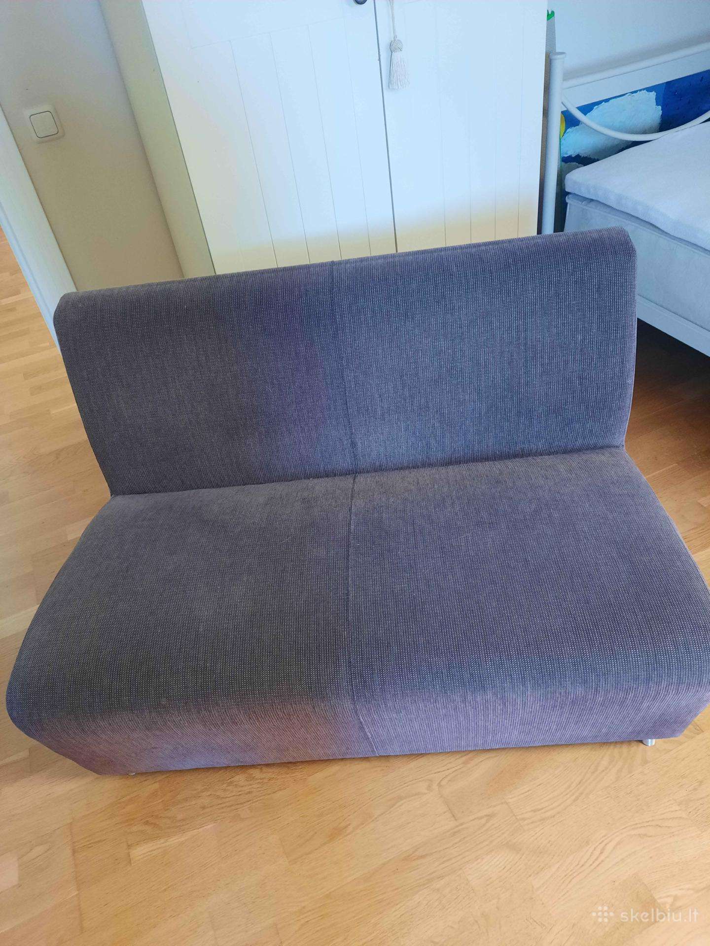 Parduodamas kompaktiškas dvisėdis minkštas fotelis