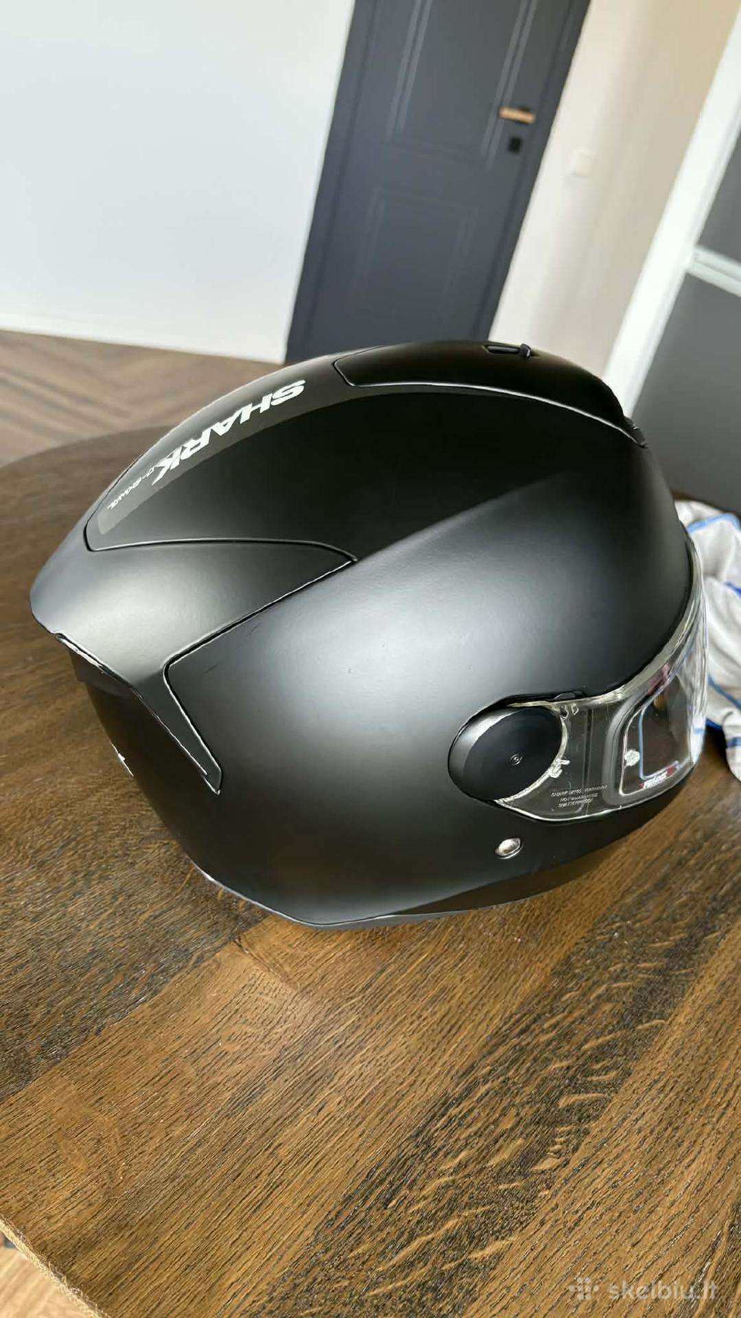Shark, full-face