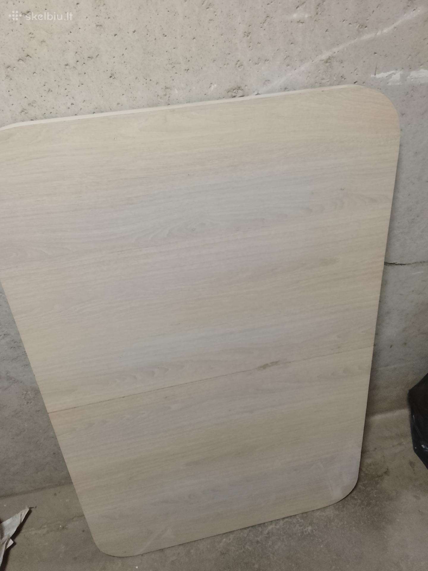 Stalviršis su kriaukle + stalas.