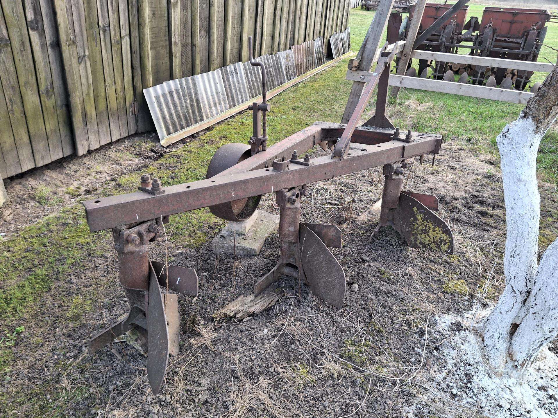 -Kita-, ploughs
