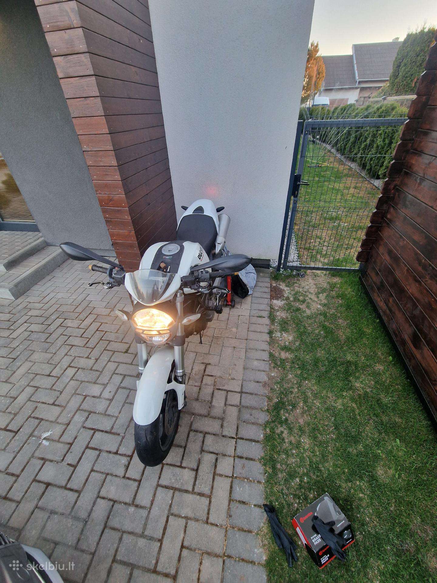 Ducati Monster 696cc, street / classic