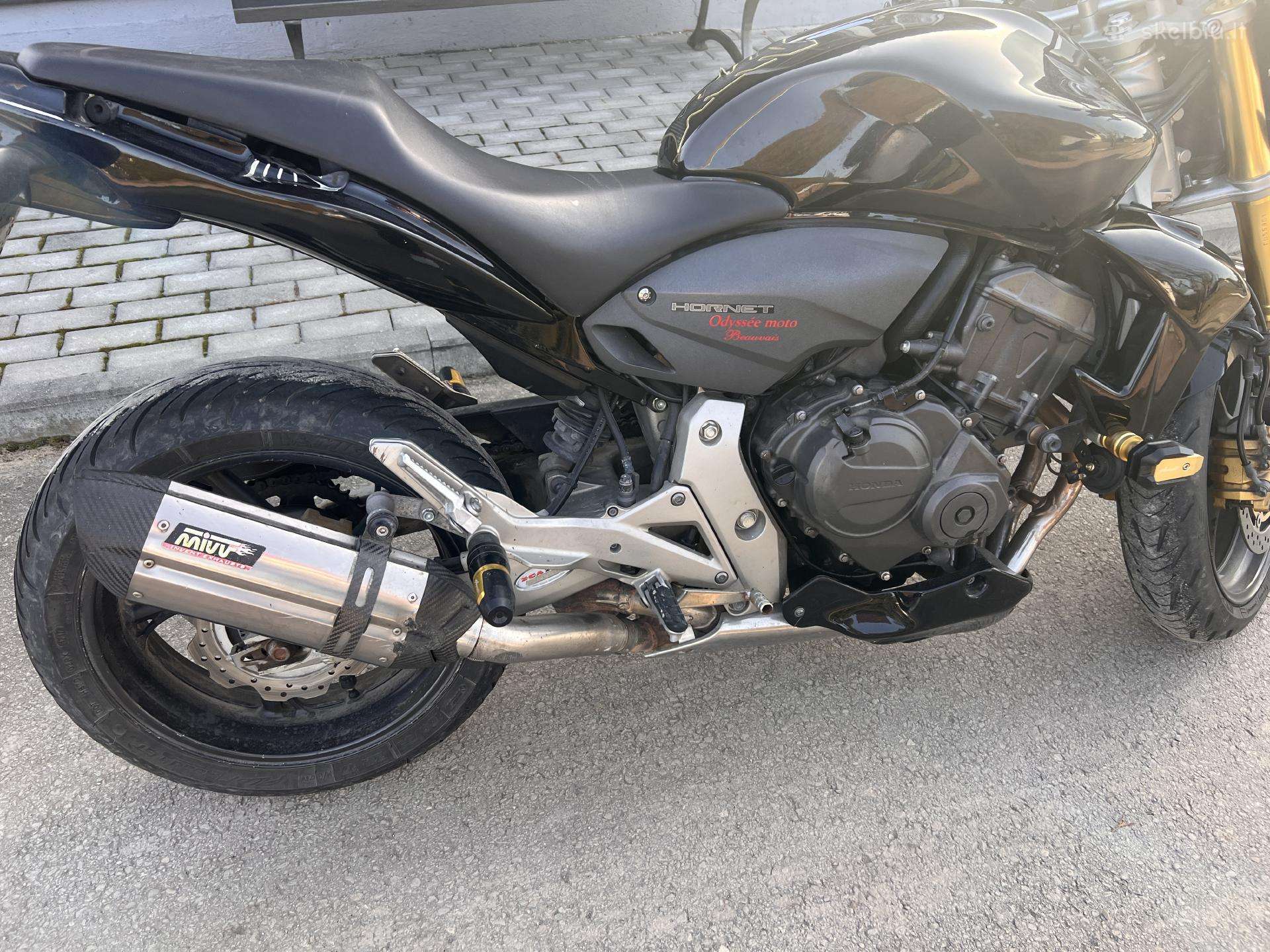 Honda Hornet, street / classic