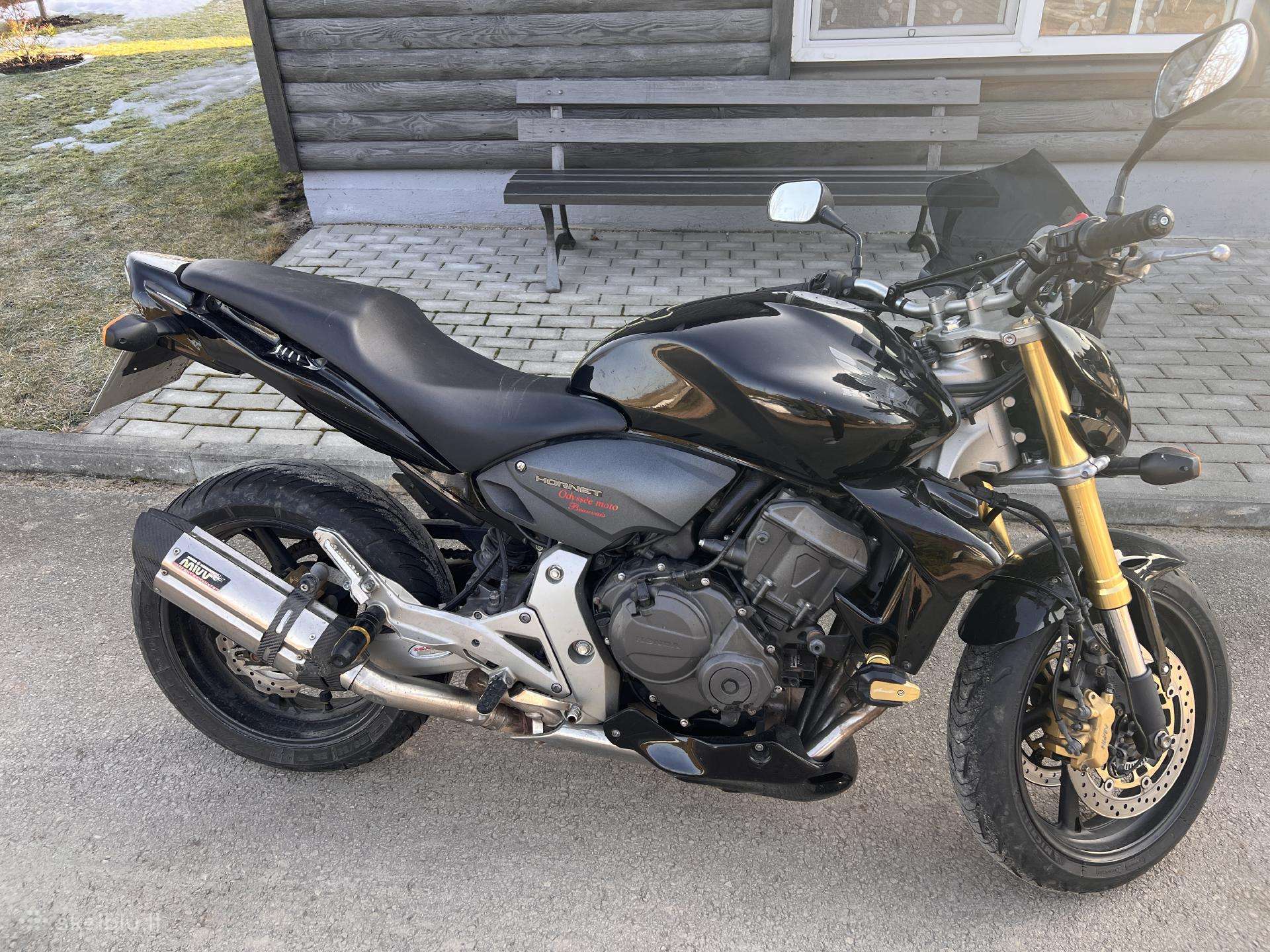 Honda Hornet, street / classic