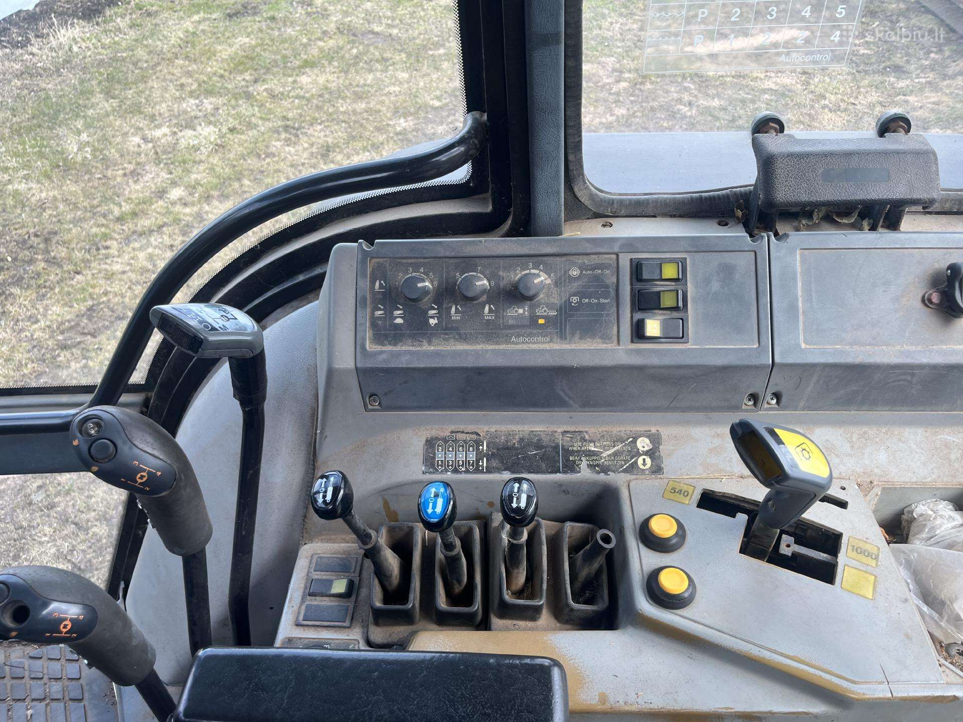 Valmet 8100, tractors
