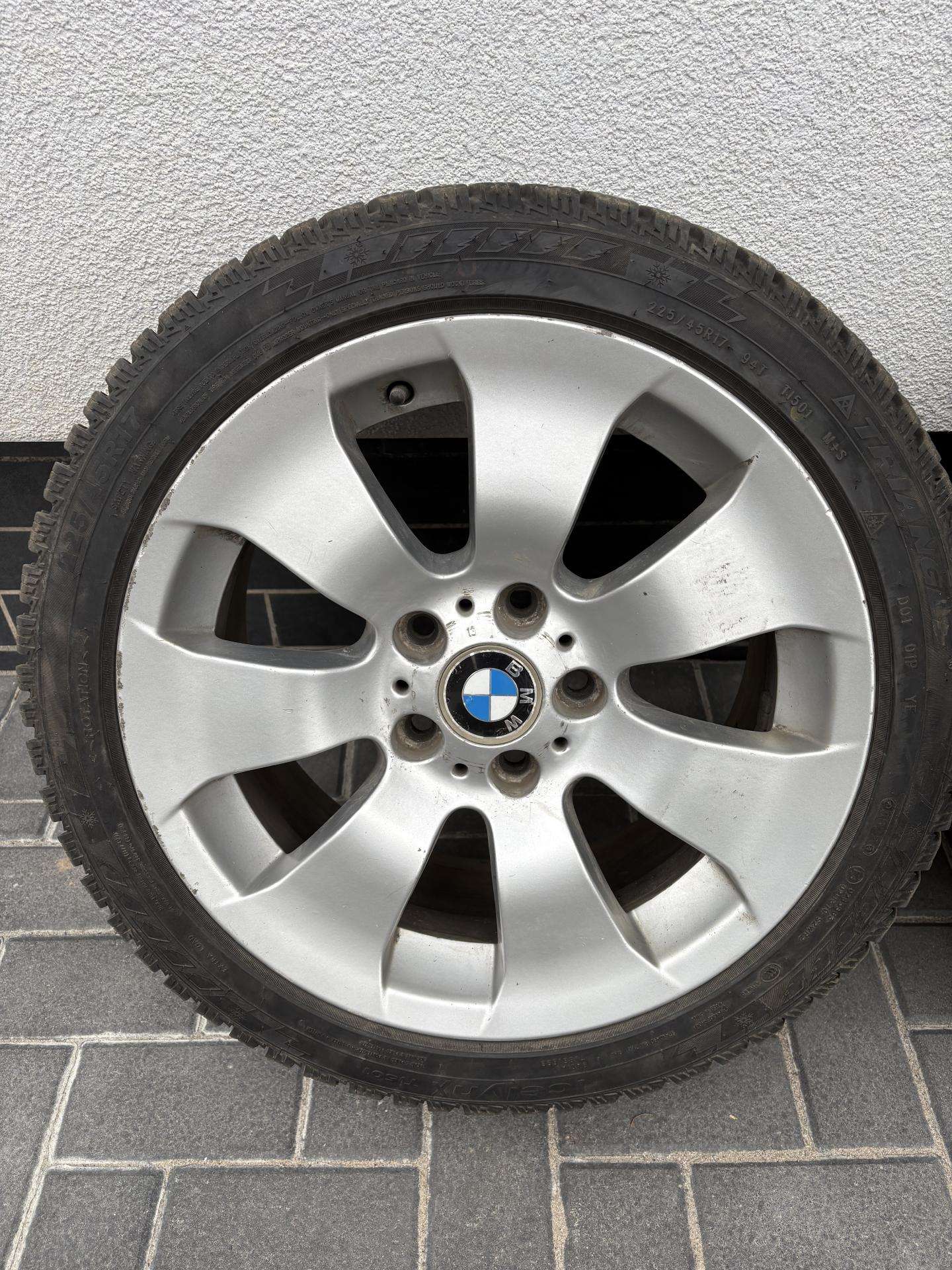 Triangle, winter 225/45 R17