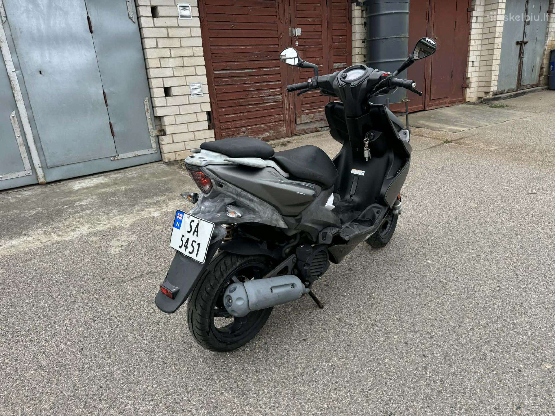 Yamaha Aerox, scooters / mopeds