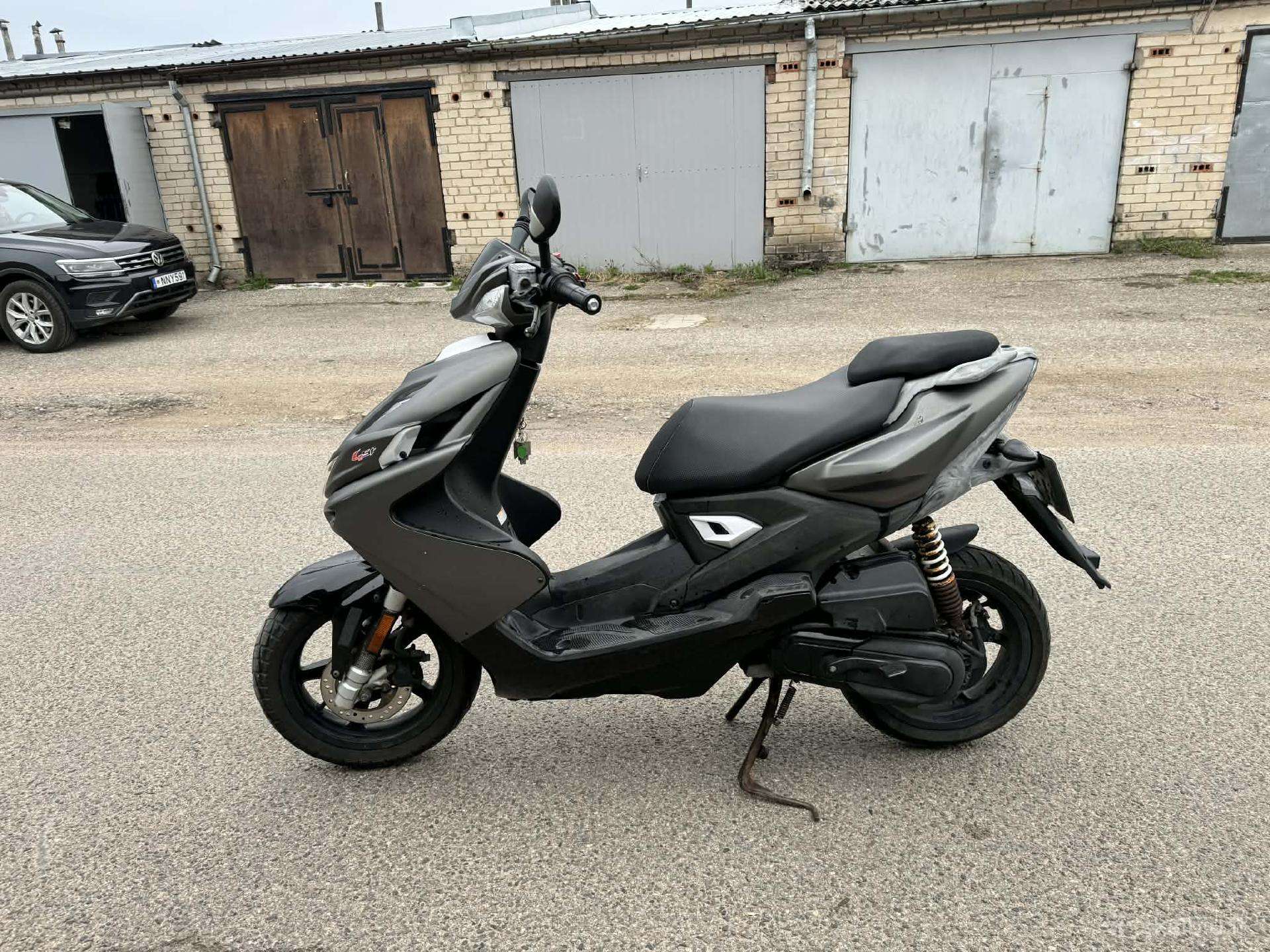 Yamaha Aerox, scooters / mopeds