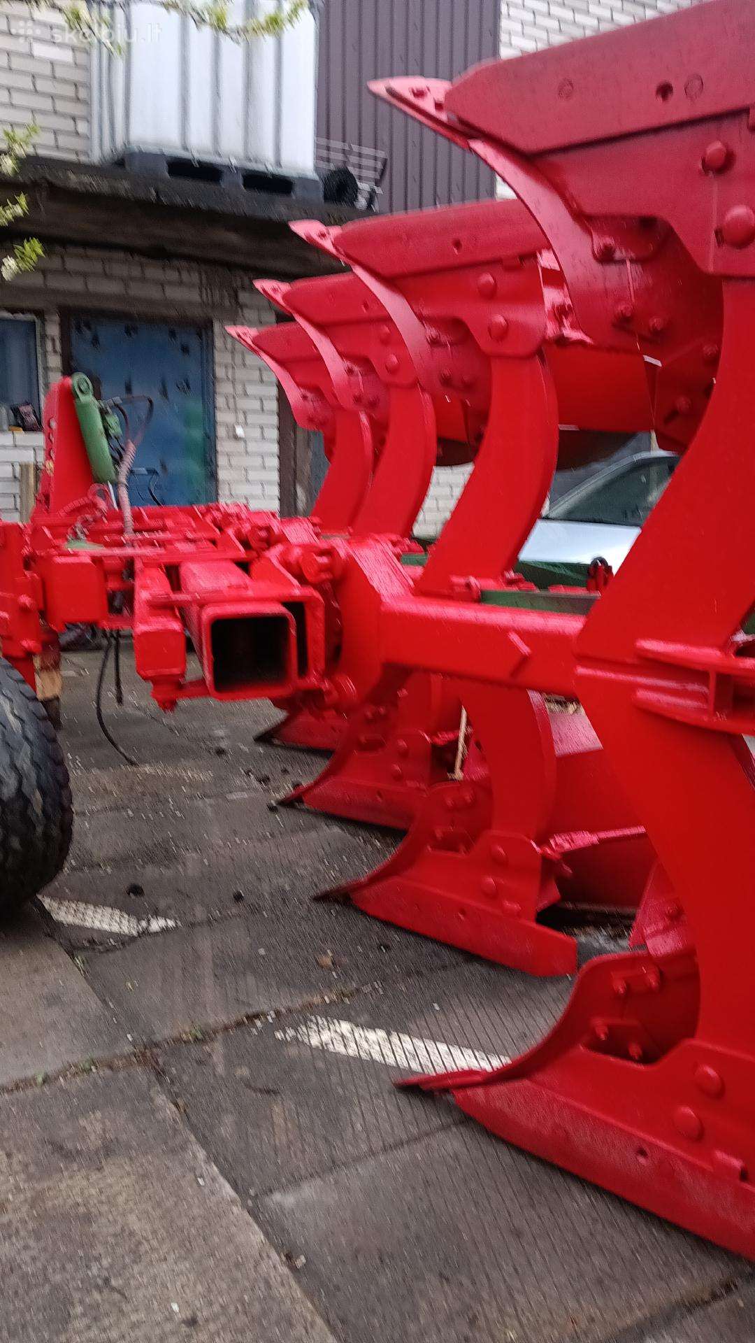 Unia, ploughs