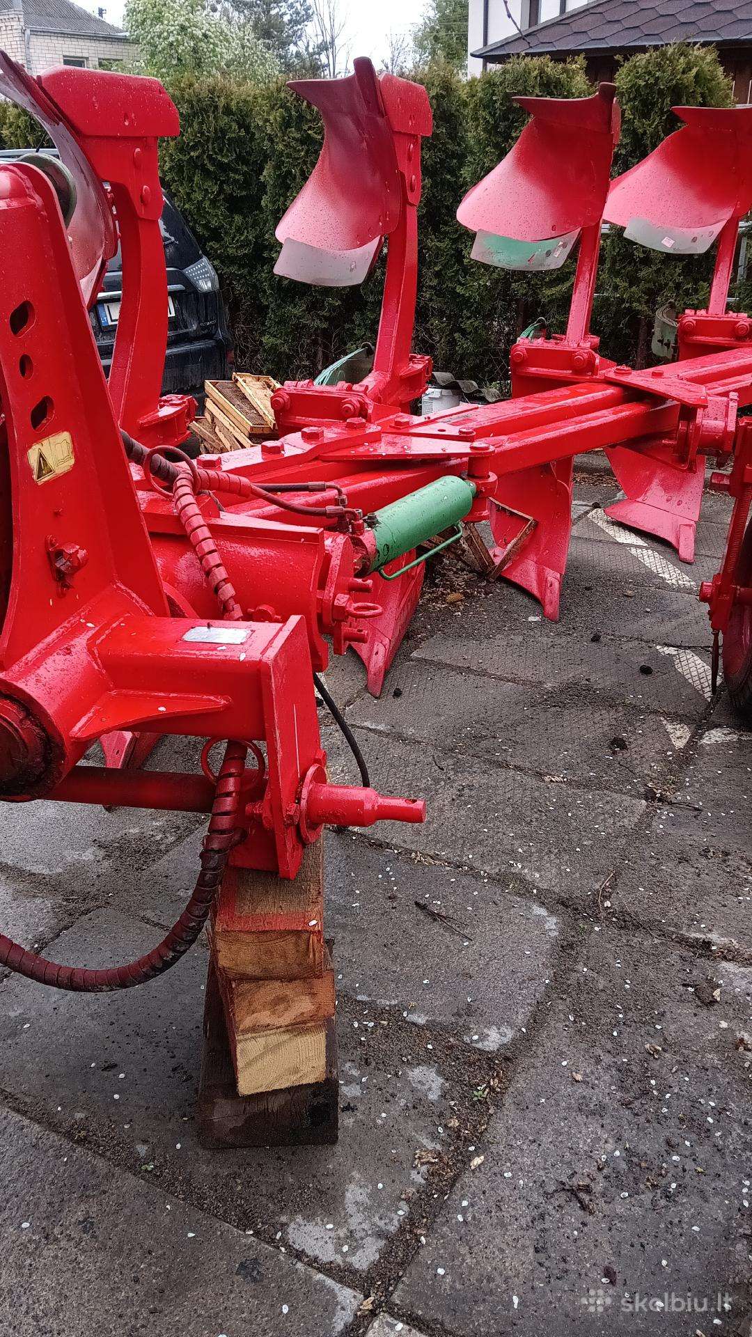 Unia, ploughs