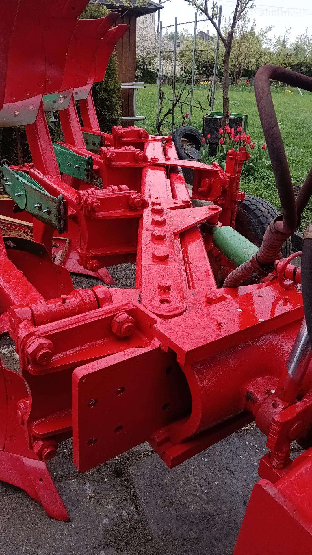 Unia, ploughs