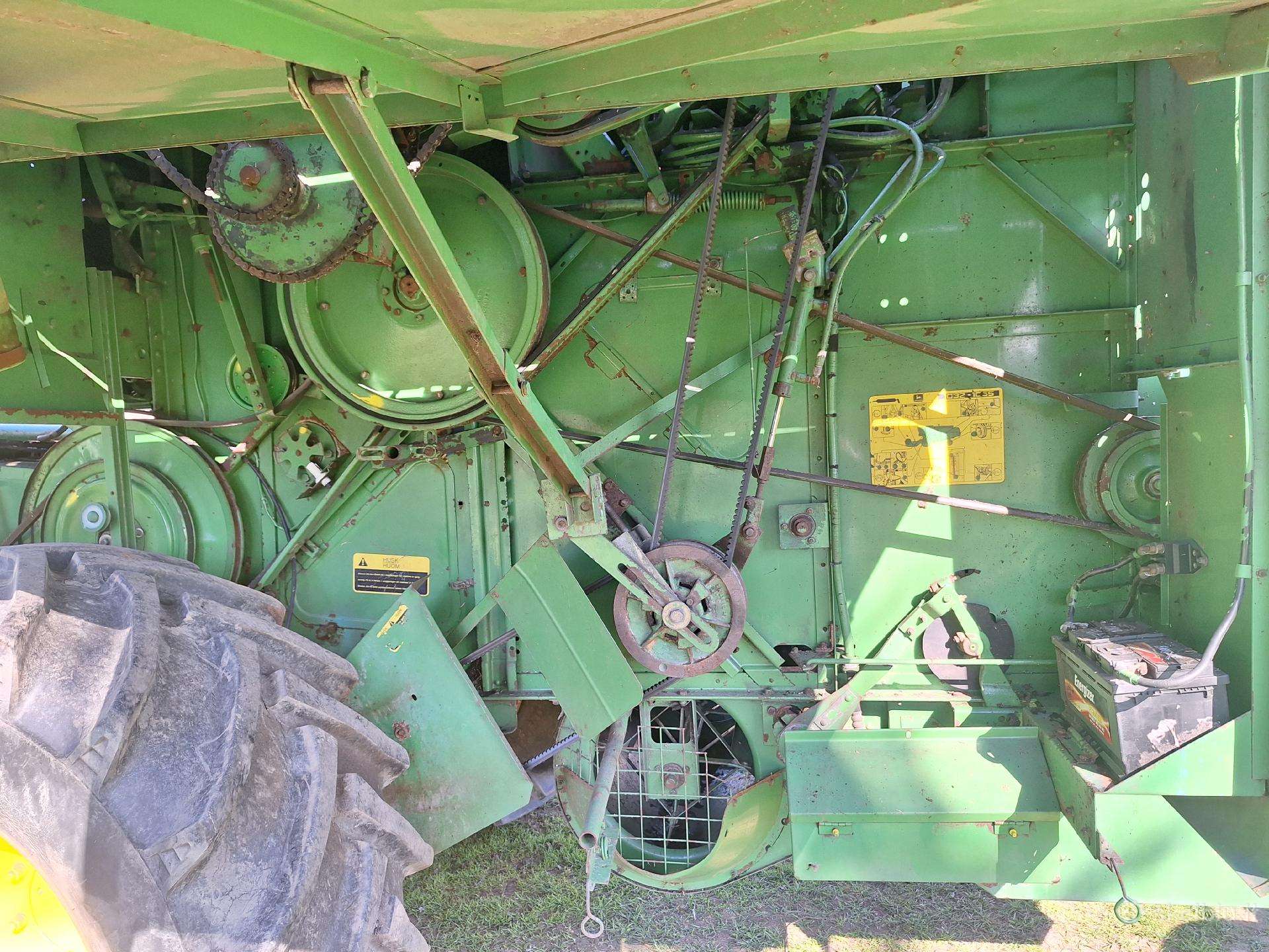 John Deere 1042, kombainai