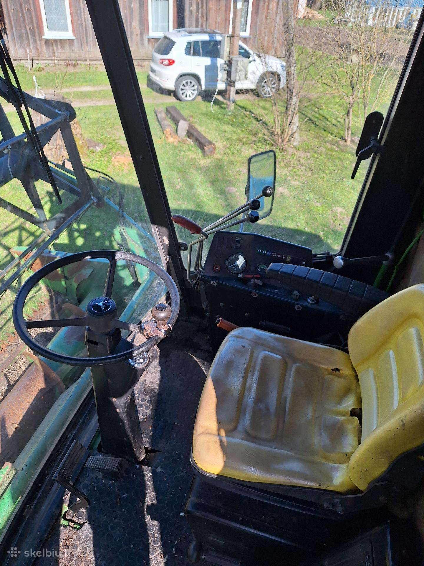 John Deere 1042, kombainai