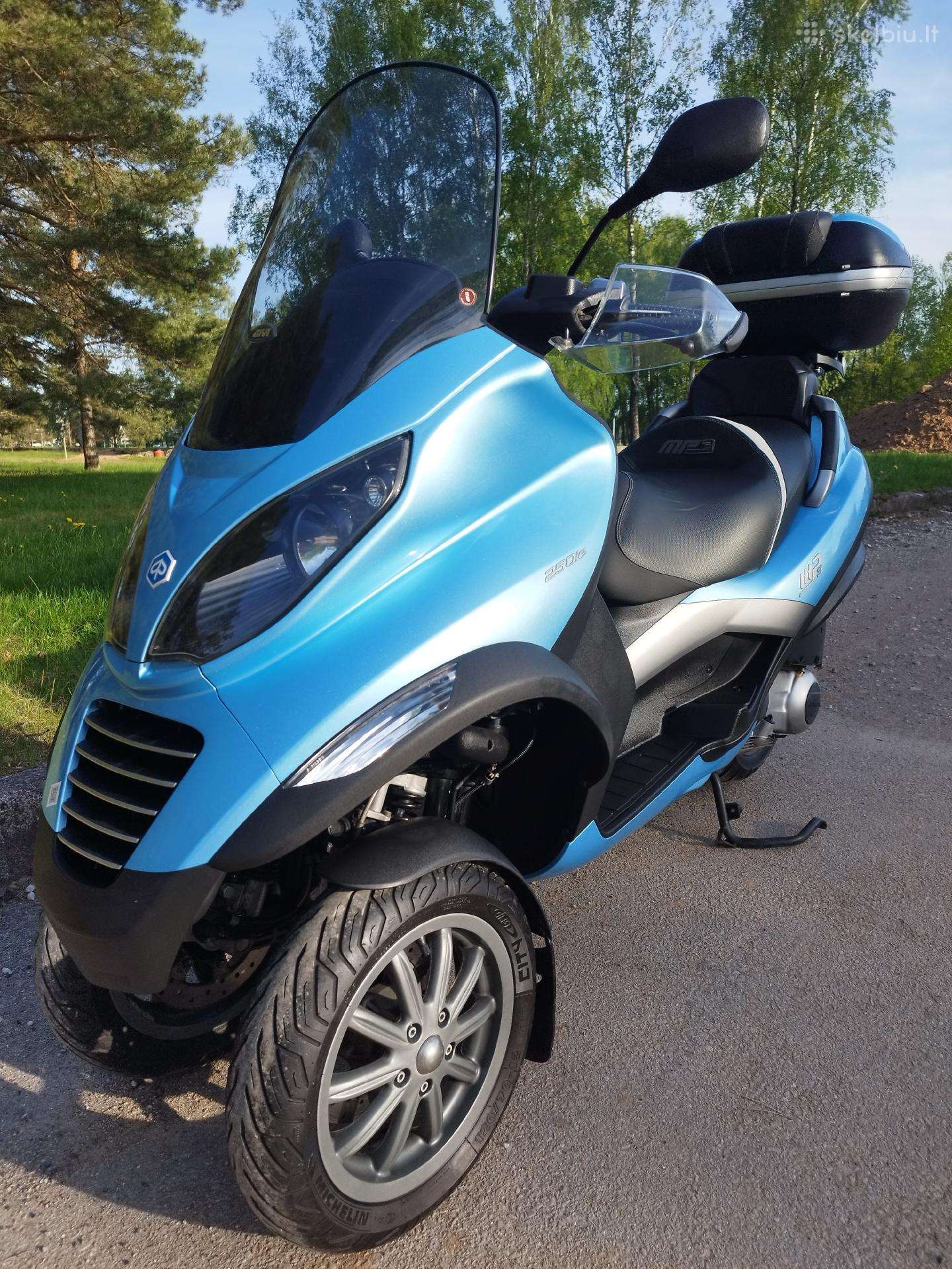 Piaggio MP3 244cc, scooters / mopeds