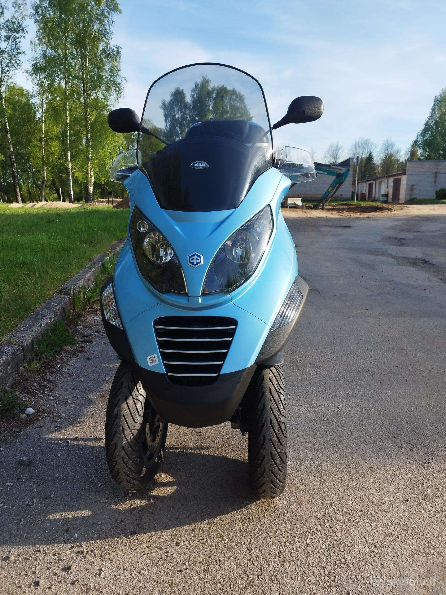 Piaggio MP3 244cc, scooters / mopeds