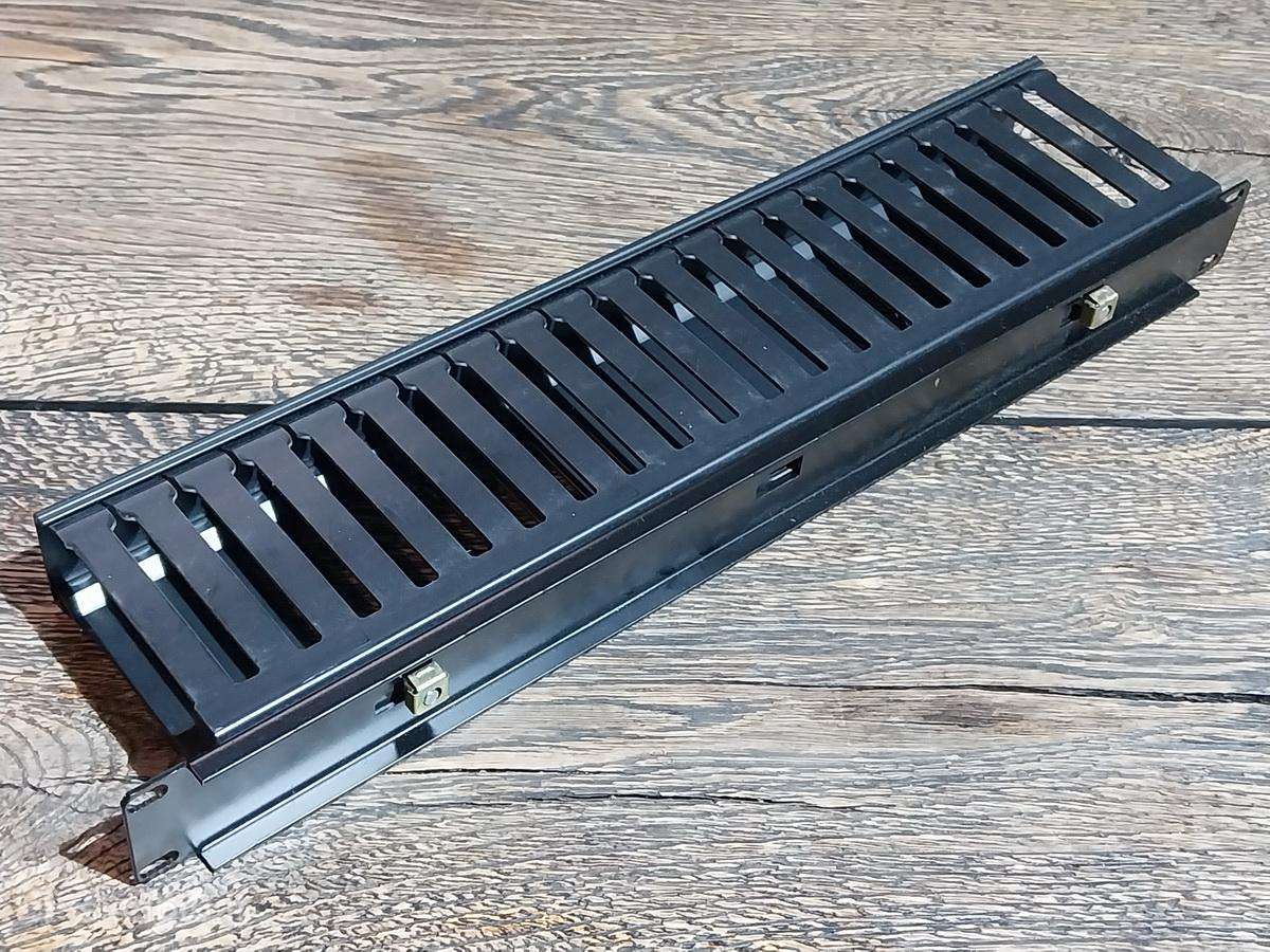Kabelių organizatorius 19" rack