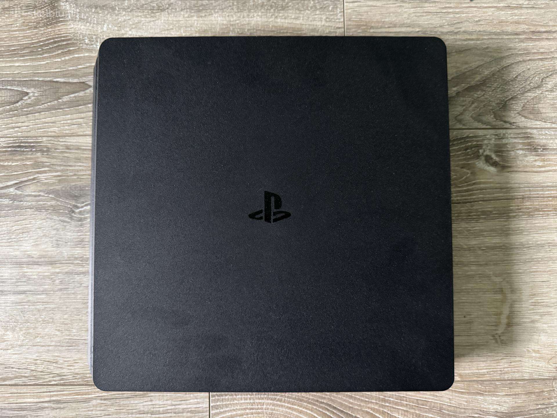 Playstation 4 slim