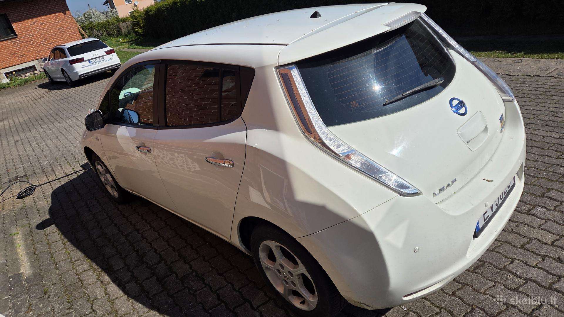Nissan Leaf, hatchback