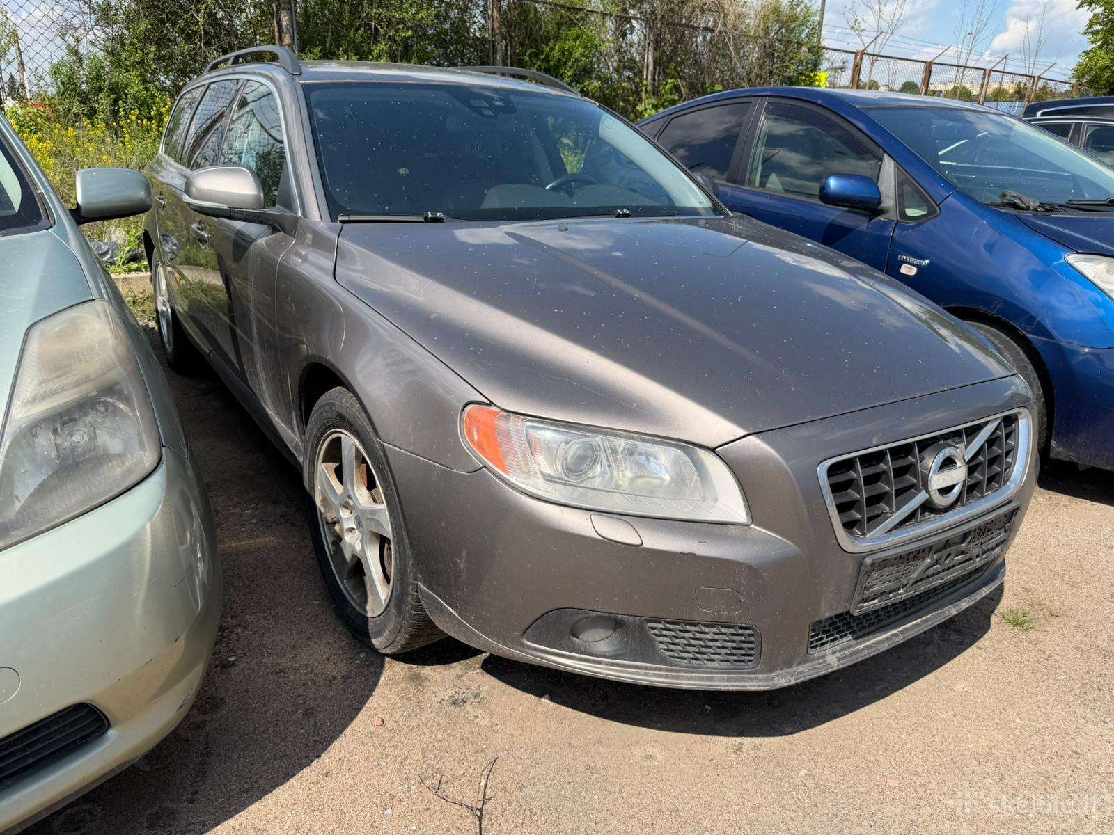 Volvo V70 2012 — rear view