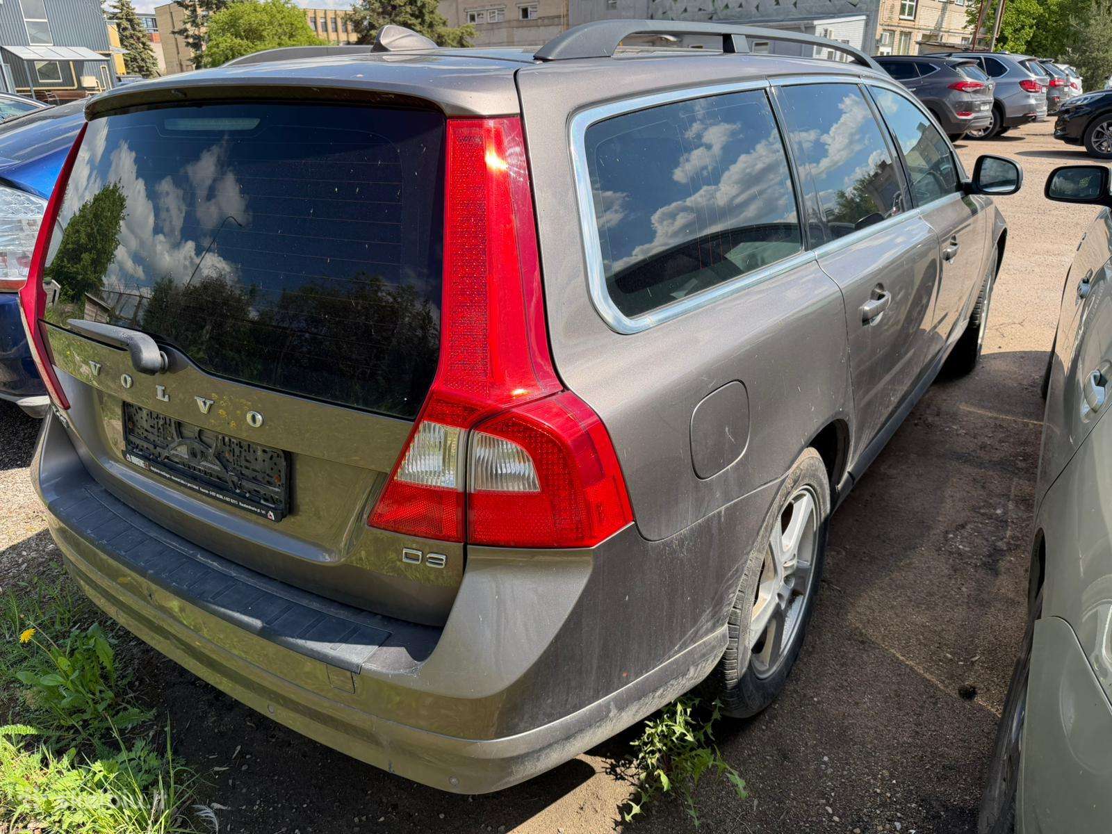 Volvo V70 2012 — interior