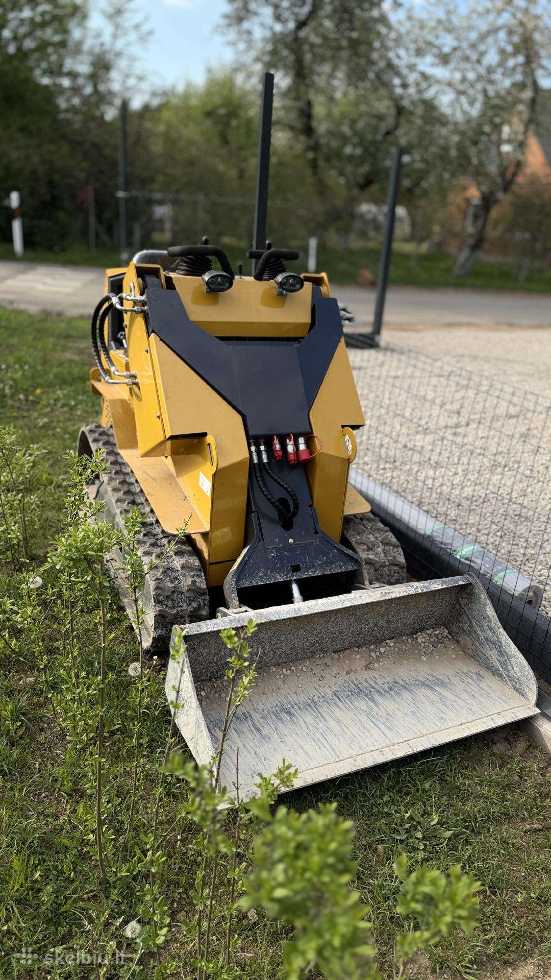 -Kita-, self-propelled loaders