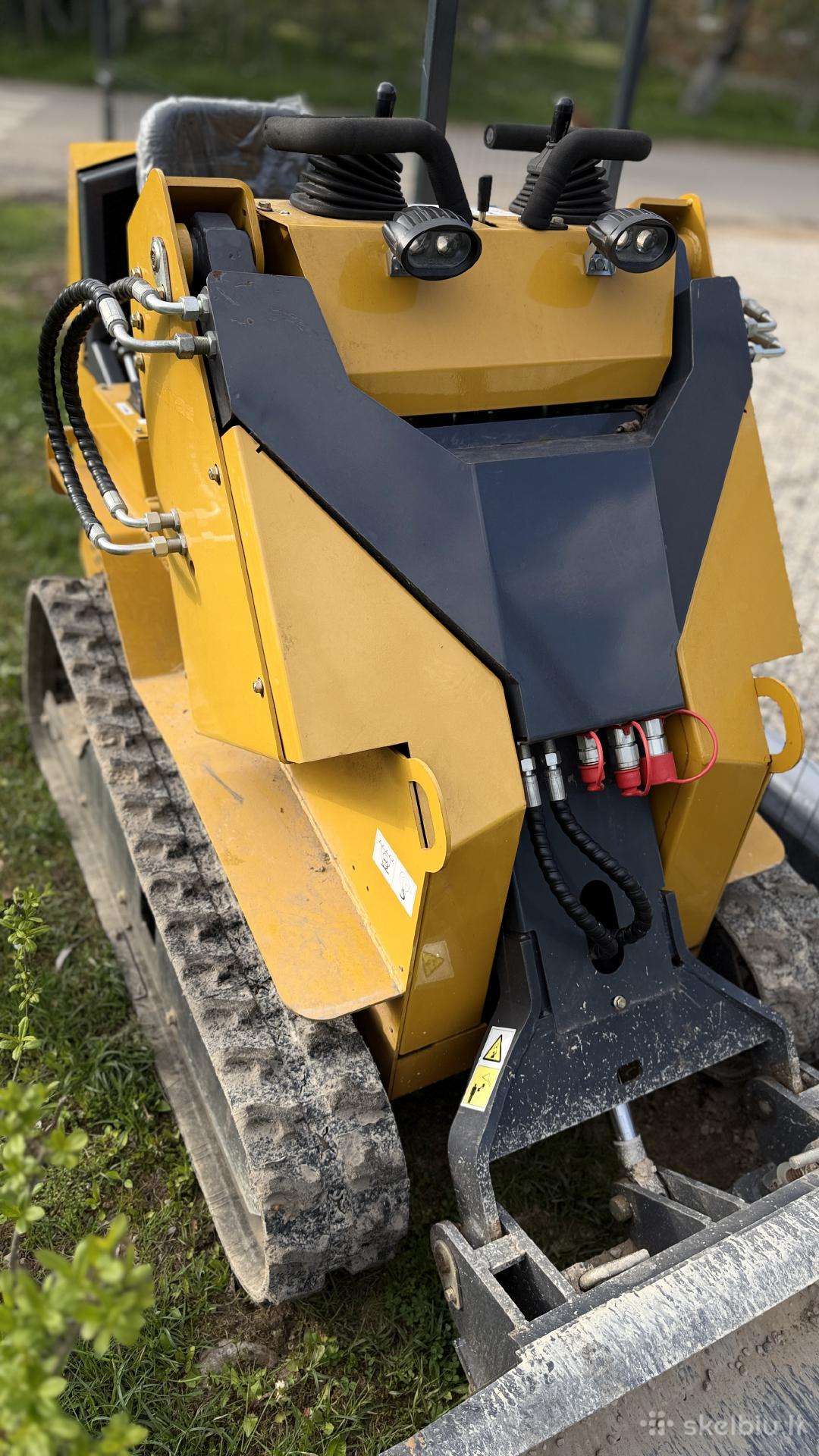 -Kita-, self-propelled loaders