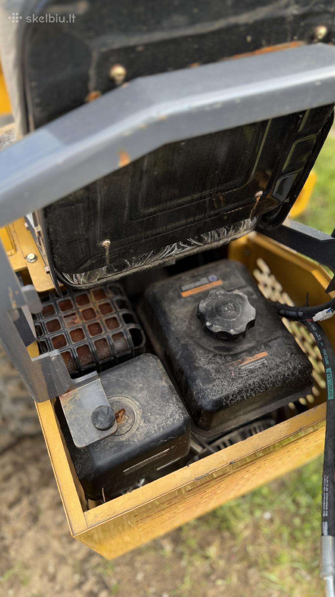 -Kita-, self-propelled loaders