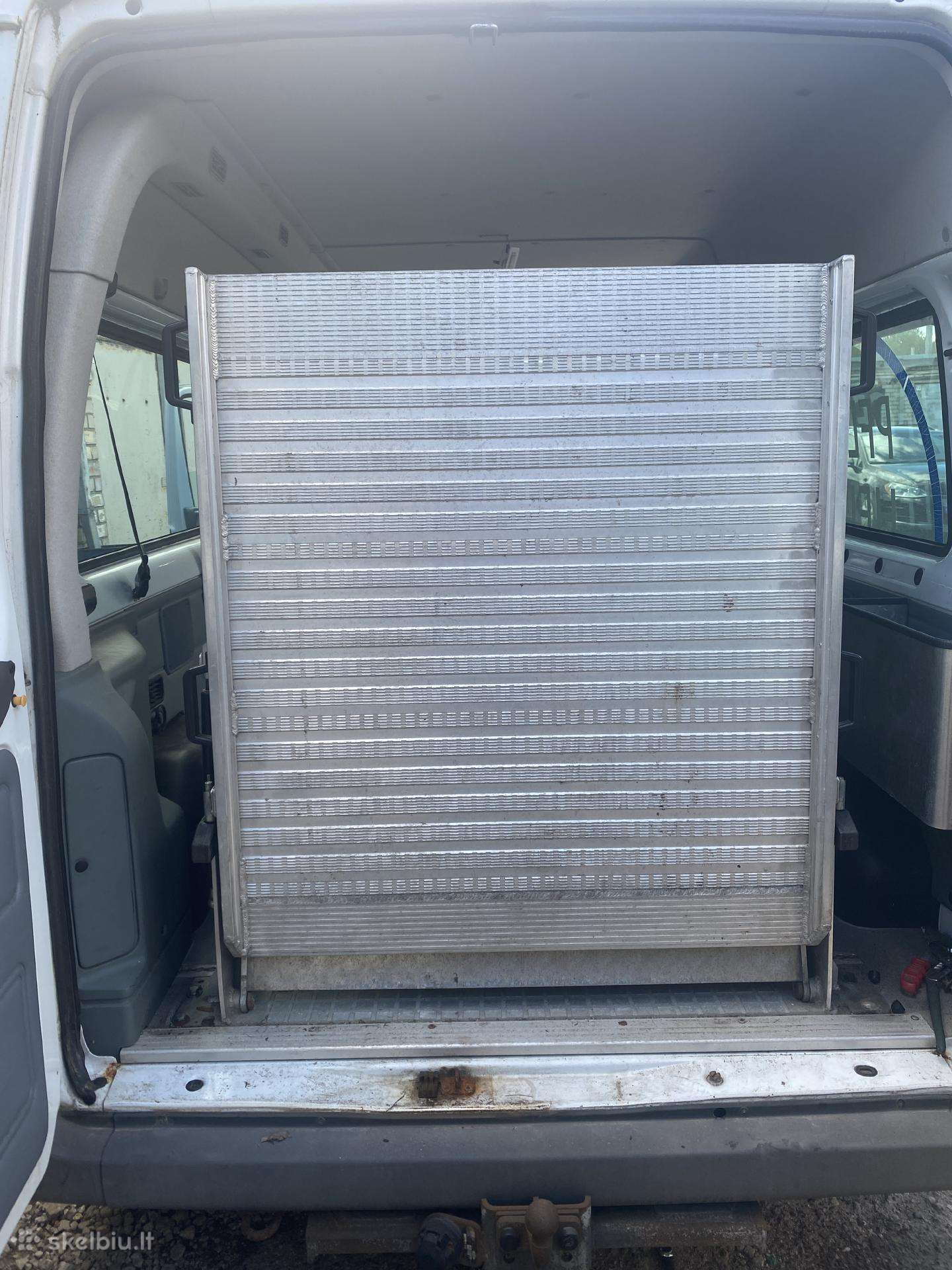 Ford, passenger vans