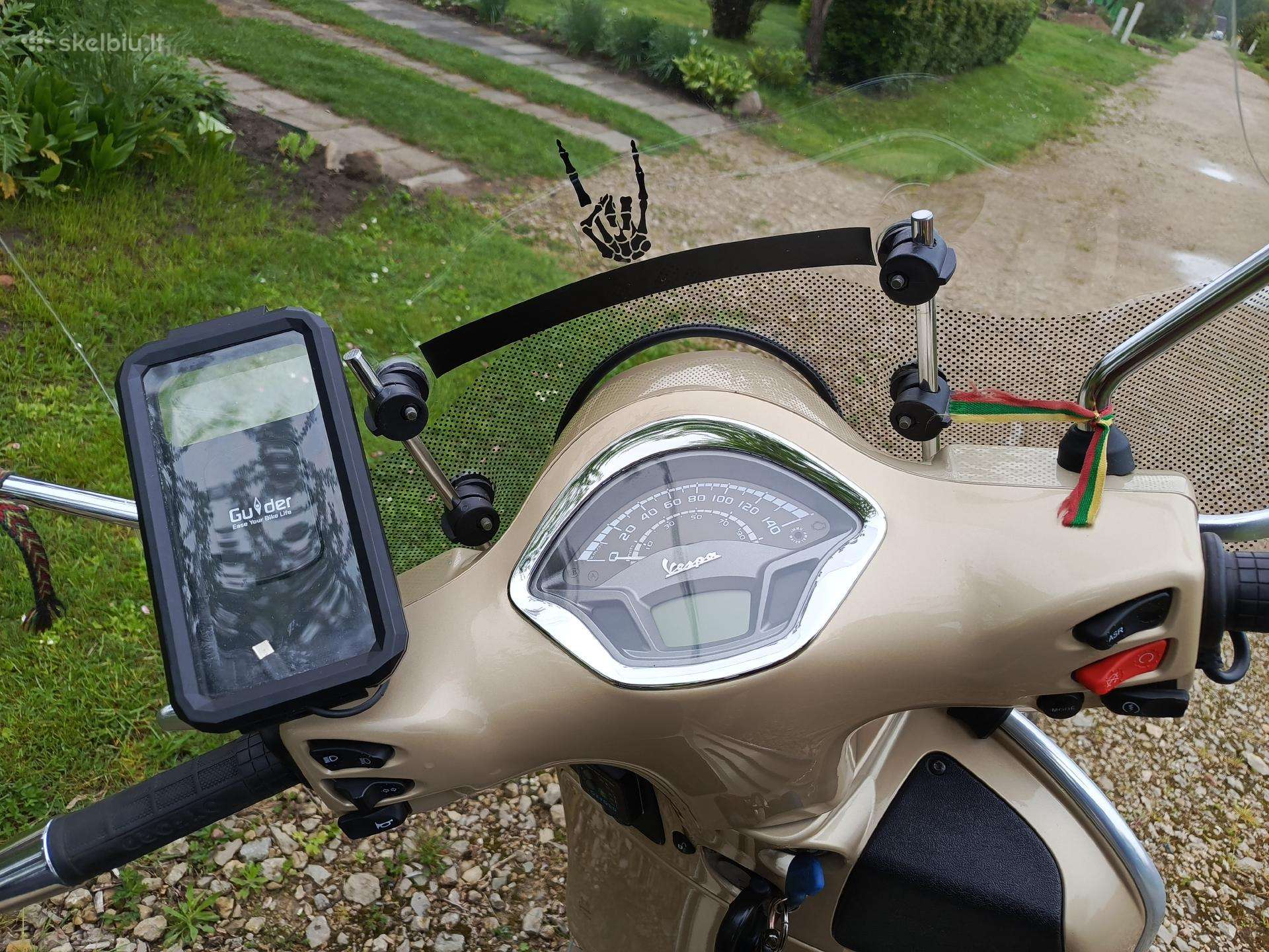 Piaggio Vespa 300cc, мотороллеры / мопеды