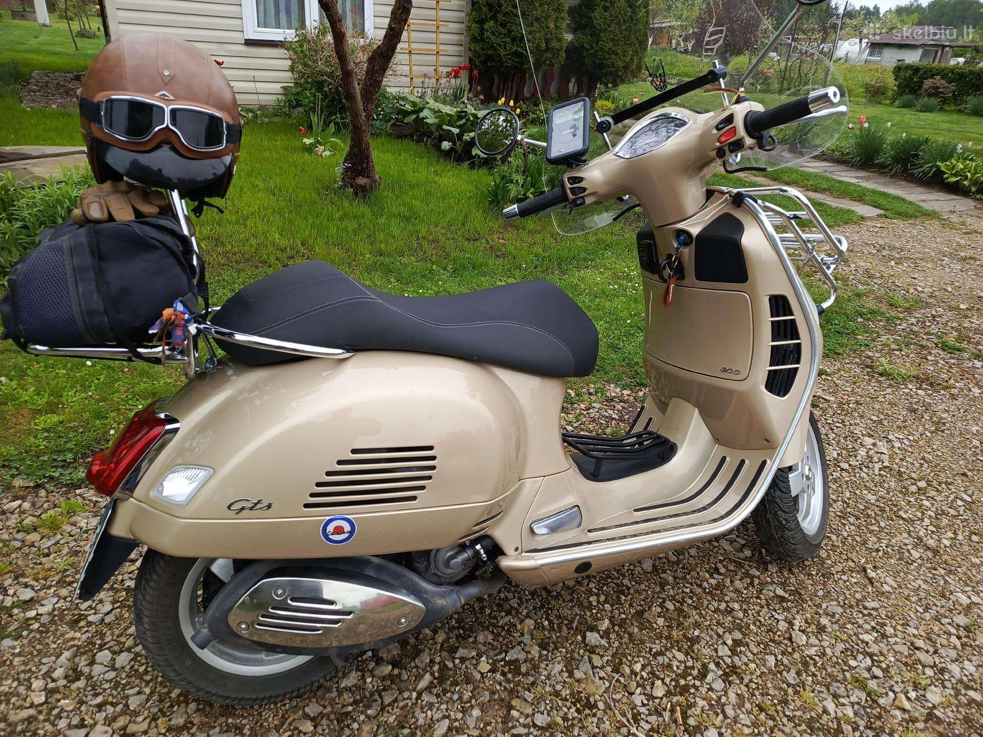 Piaggio Vespa 300cc, мотороллеры / мопеды